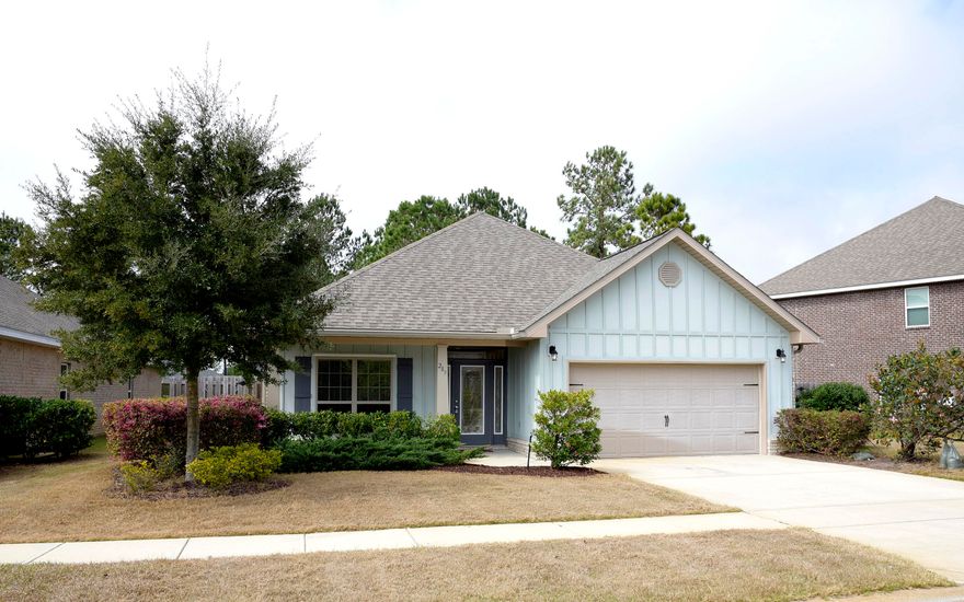 Take a look at this Hammock Bay Home in Freeport! This stunning 3-bedroom, 2-bathroom house boasts a spacious and open floor plan, perfect for entertaining guests or simply relaxing in style. The screened patio provides a peaceful outdoor retreat, while the walk-in closets offer ample storage space for all your belongings. With plenty of natural light flooding in, this home is both inviting and comfortable. Don't miss out on the opportunity to live in this beautiful home with a wealth of amenities to enjoy! Call us today for a showing!
