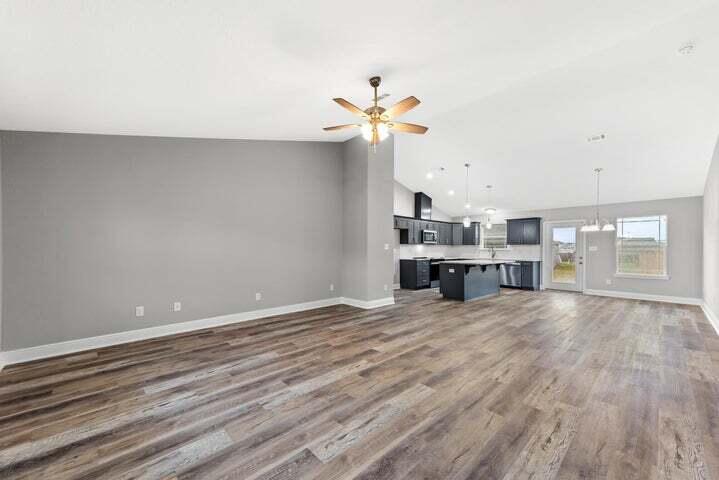 SEABREEZE VILLAS - Residential