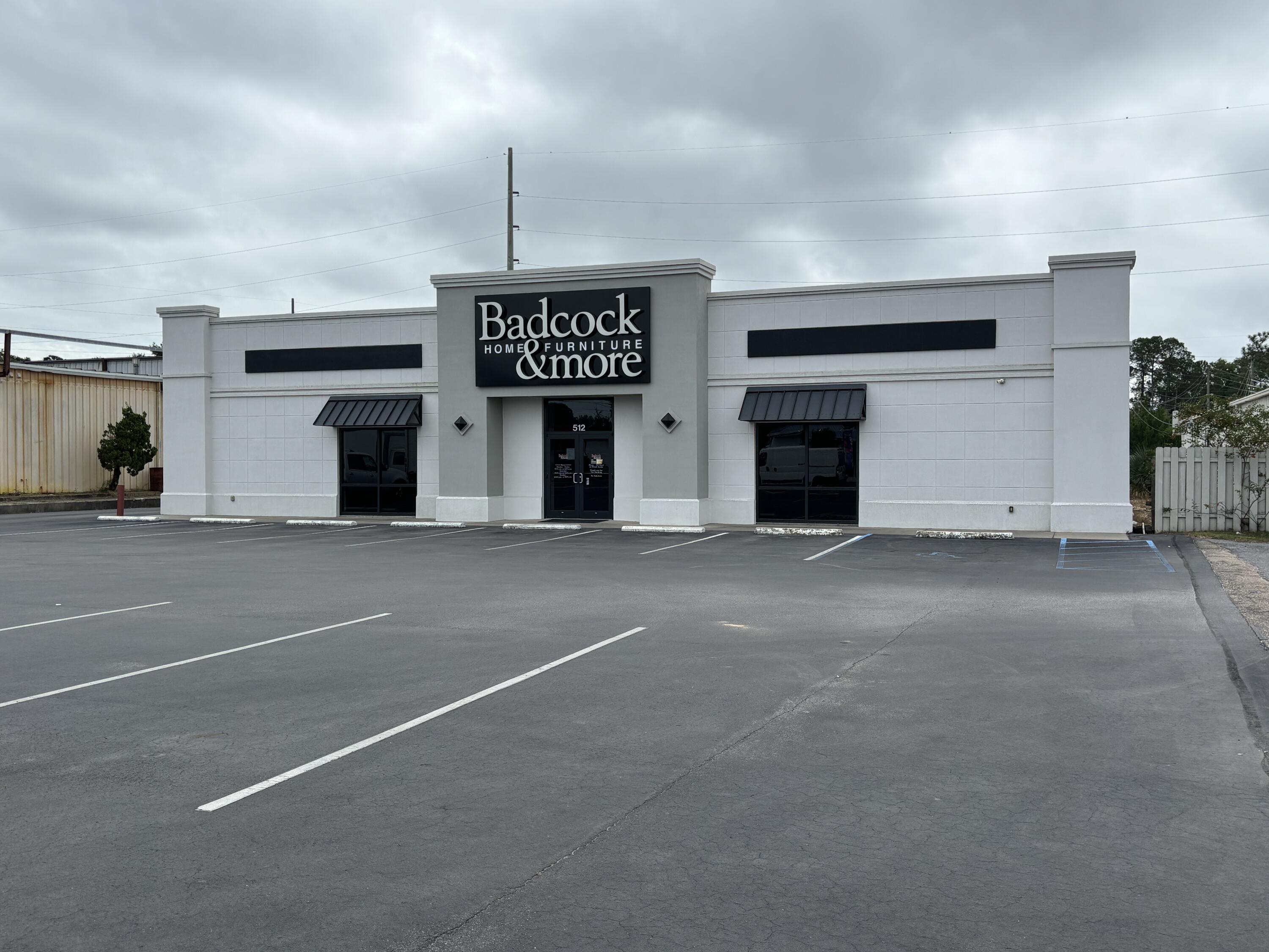 Spacious retail showroom with attached warehouse available in a high-traffic location in Fort Walton Beach, FL on Mary Esther Cutoff. This versatile space features an open showroom with high ceilings and plenty of natural light, perfect for displaying products. The connected warehouse includes a rollup door and loading dock for easy shipping and receiving, ideal for retail, wholesale, or distribution operations. Conveniently located with excellent visibility and access to major roads, this property also offers ample parking for both customers and staff. A prime opportunity to grow your business in a thriving retail hub. Contact us to learn more!