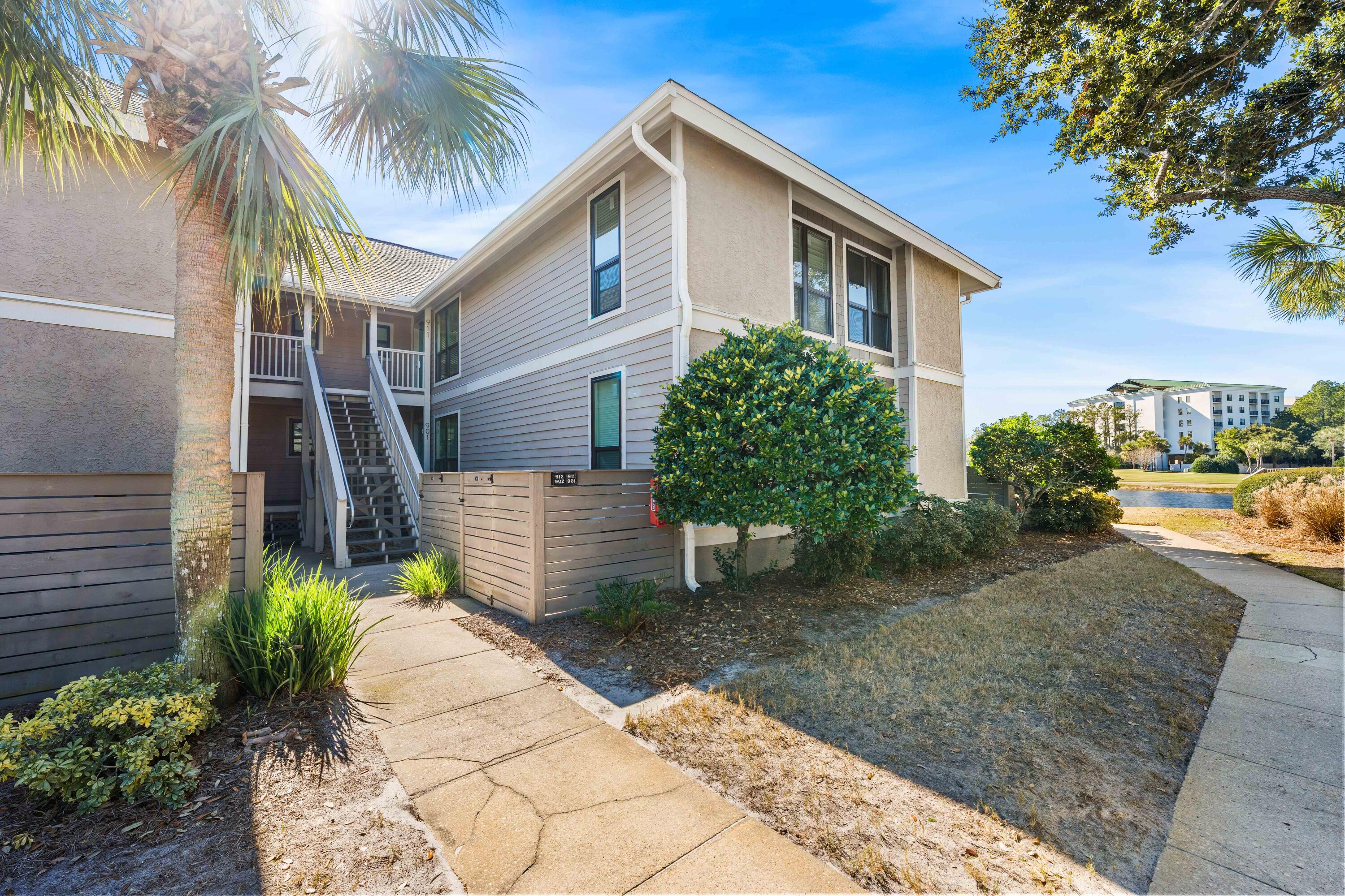 HARBOUR POINT CONDO - Residential