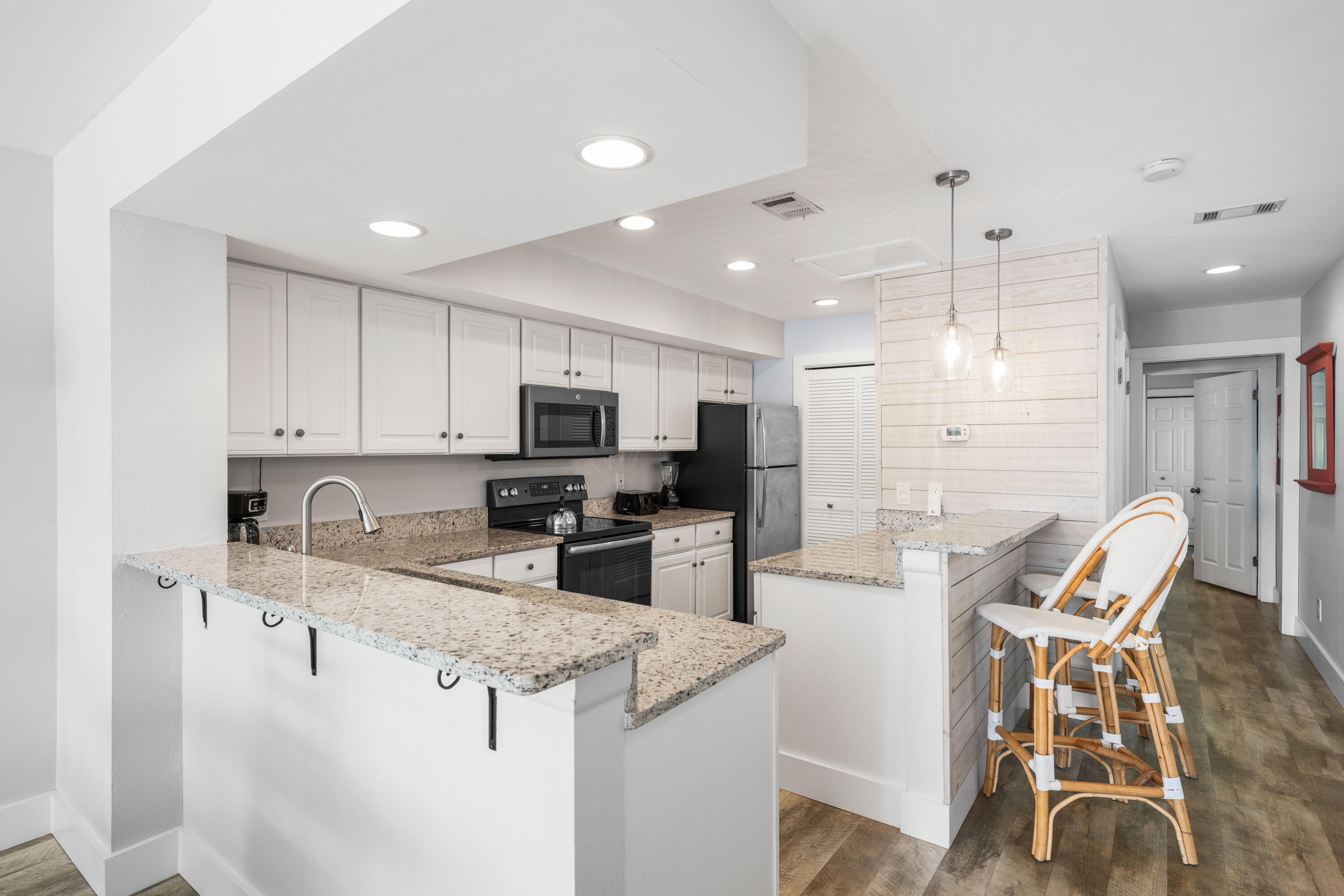 HARBOUR POINT CONDO - Residential