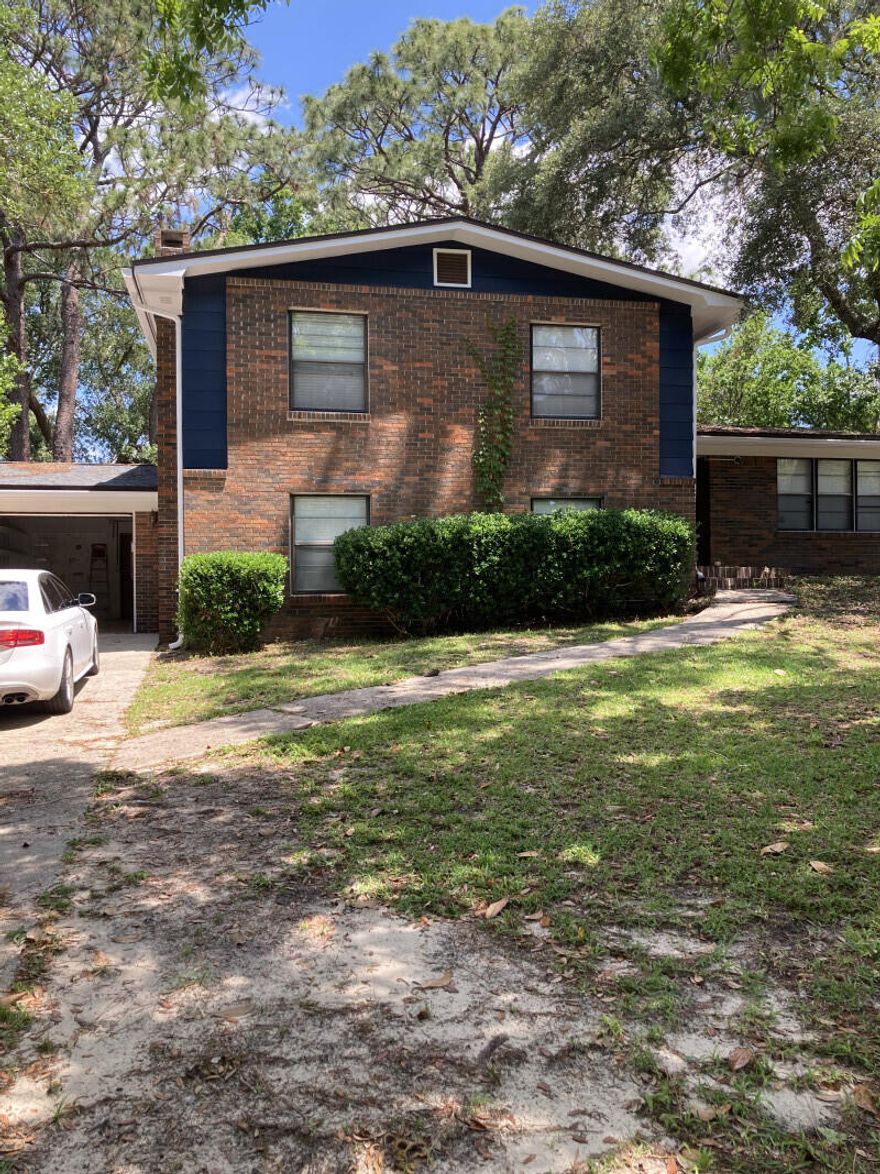Great home in friendly Poquito Bayou. Fenced in yard, lots of updates, convenient to Eglin AFB. 4 bedrooms upstairs, 5th bedroom downstairs with en-suite bathroom. Wood-burning fireplace in downstairs Family Room. Garage includes hook-ups for washer and dryer. New HVAC and furnace. Optional HOA. Boat ramp, docks, and park all within easy walking distance.Save thousands buying directly from the home owner!