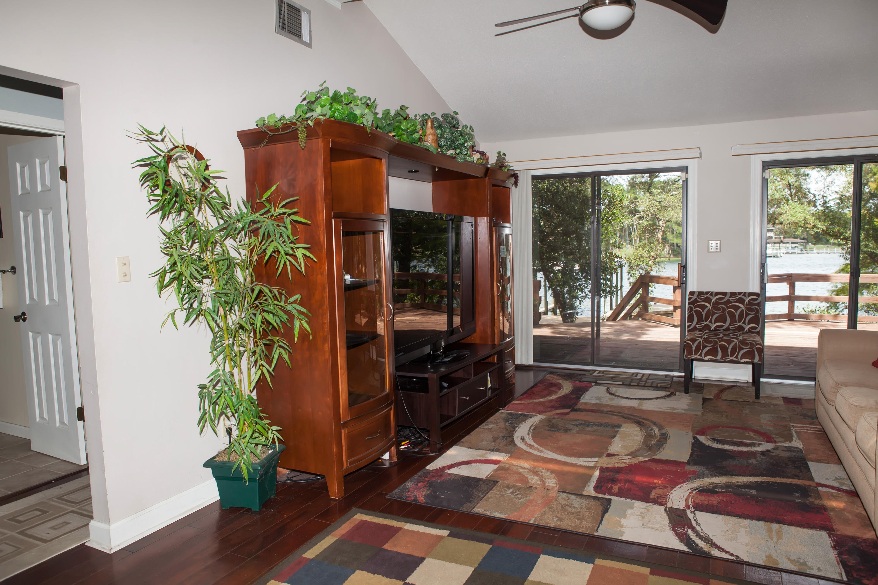 WOODLAND SHORES - Residential