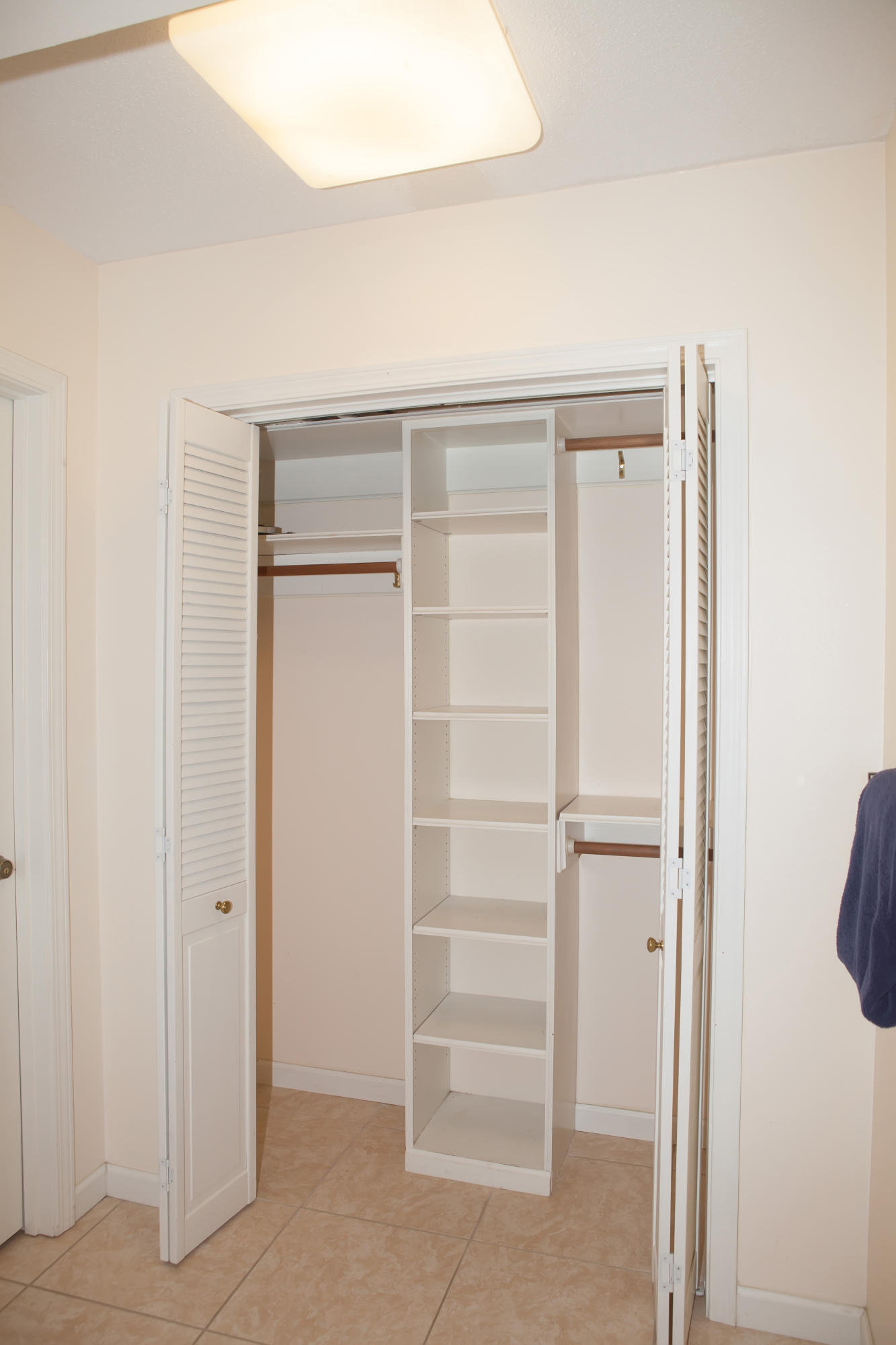 WOODLAND SHORES - Residential