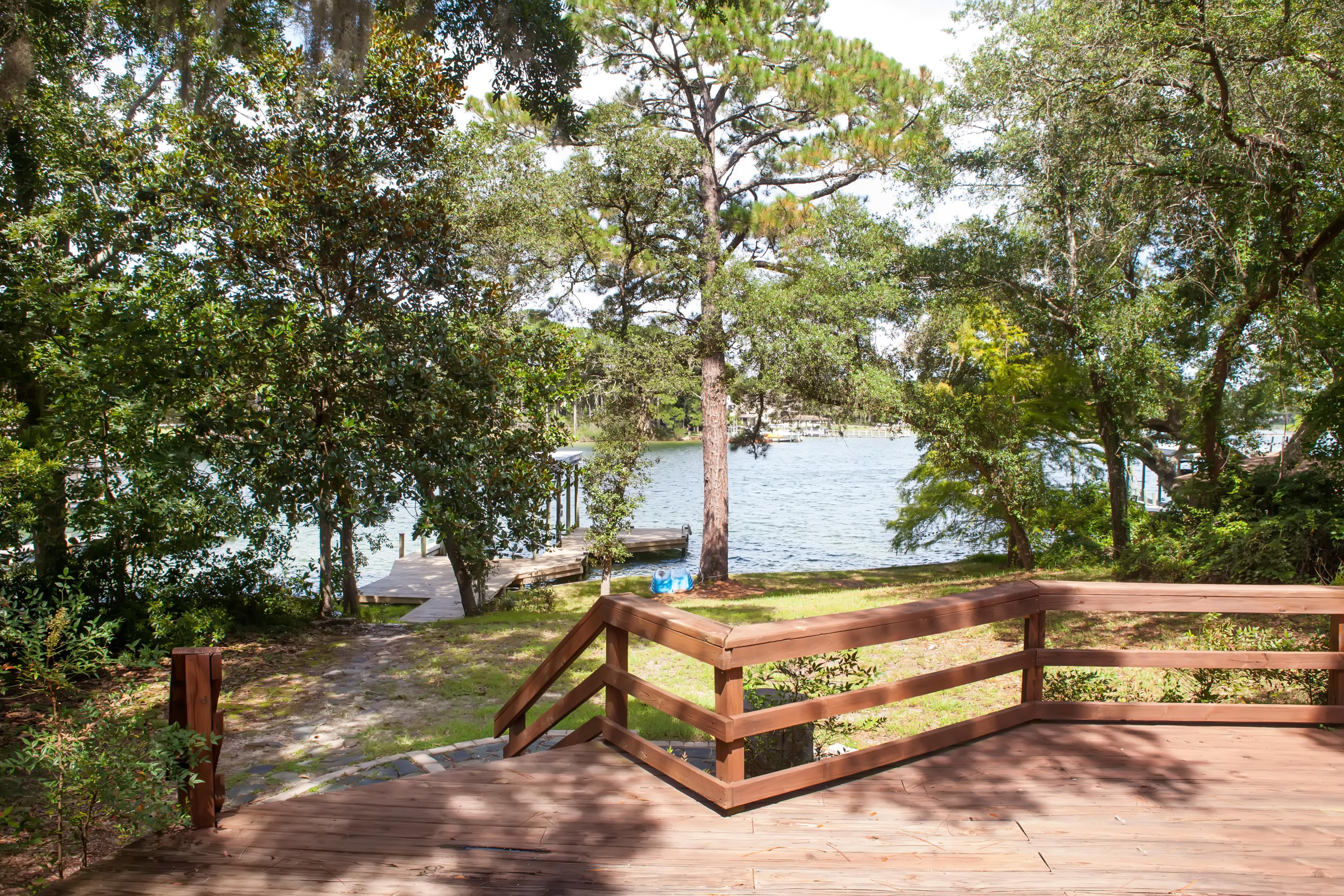 WOODLAND SHORES - Residential