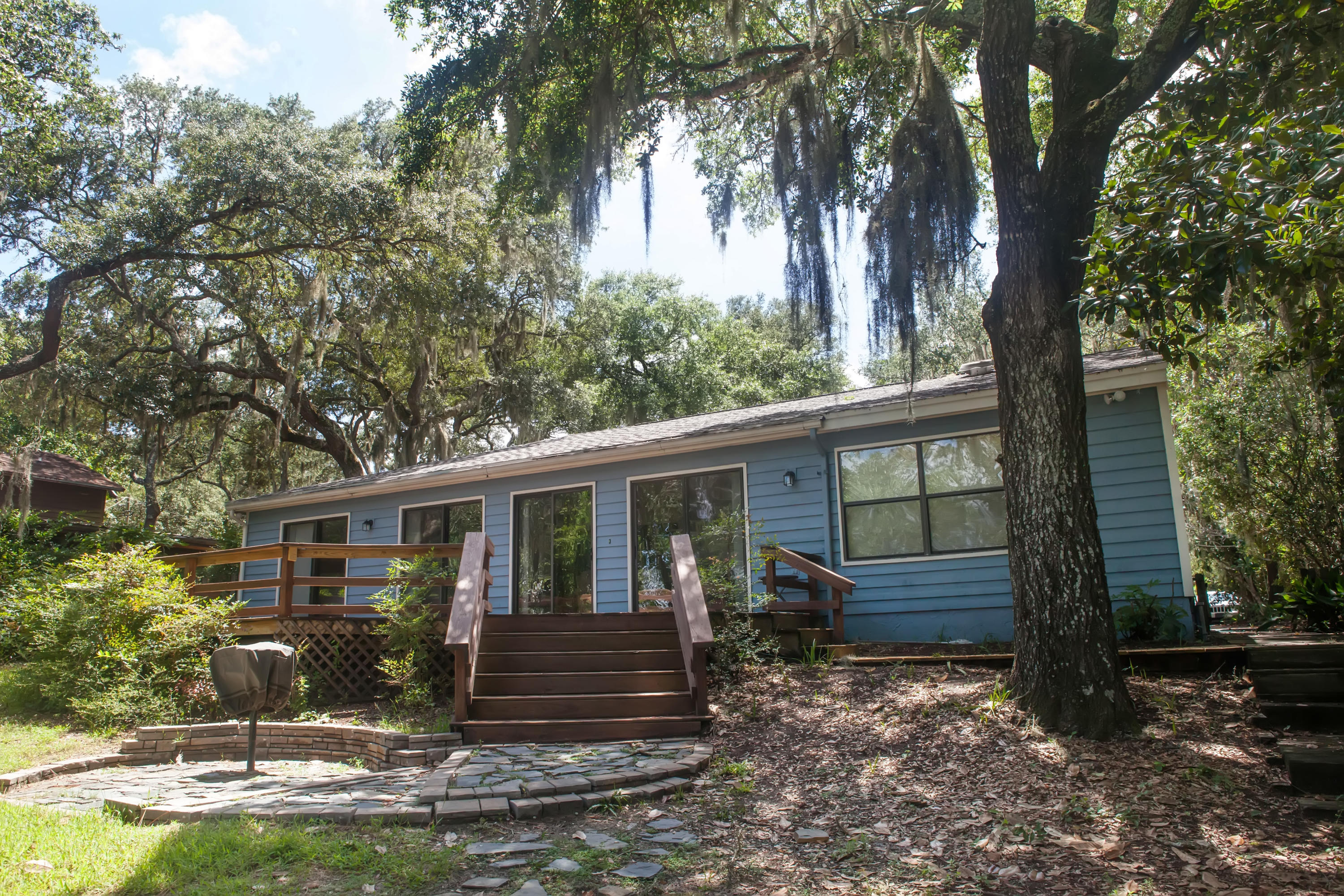 WOODLAND SHORES - Residential