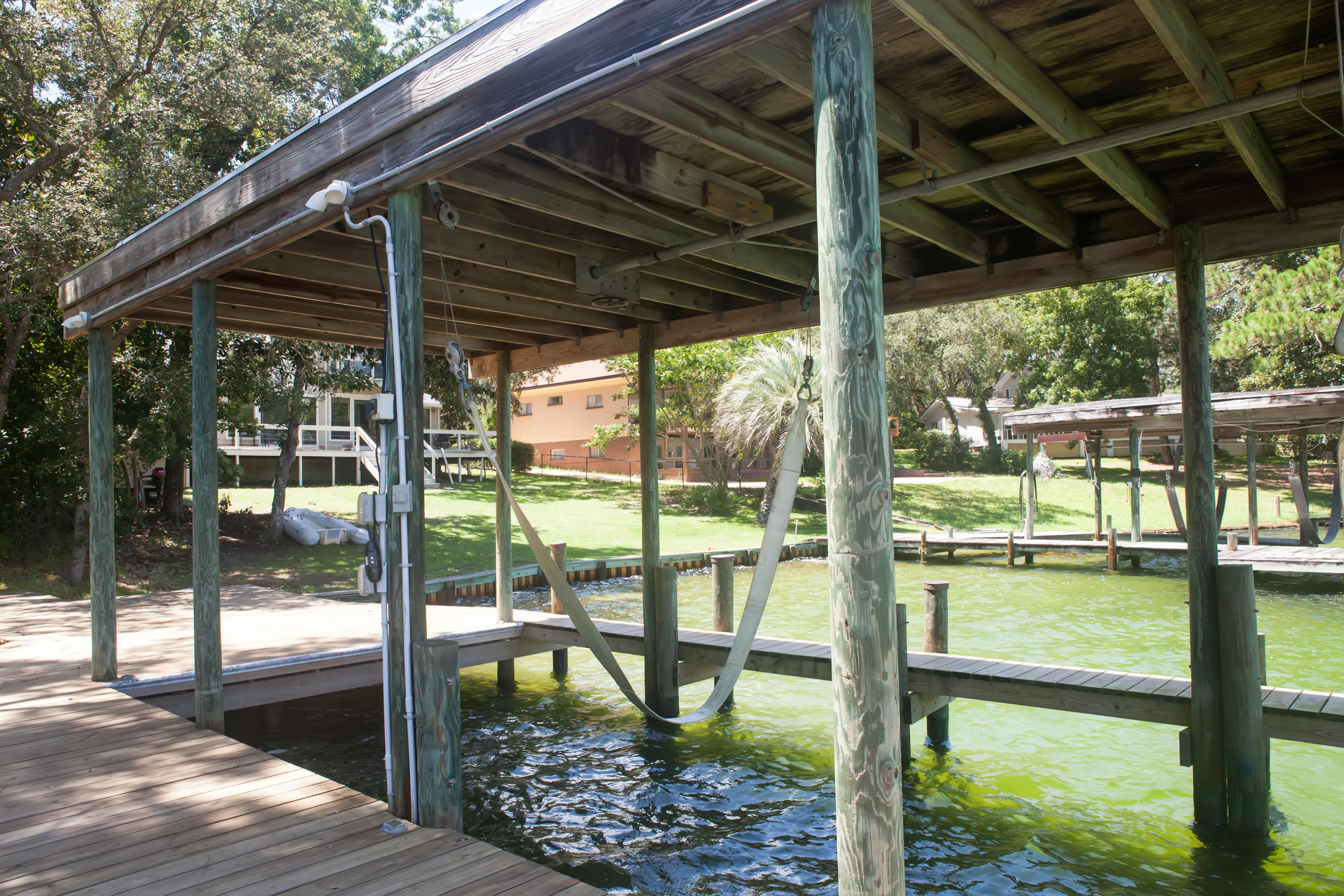 WOODLAND SHORES - Residential