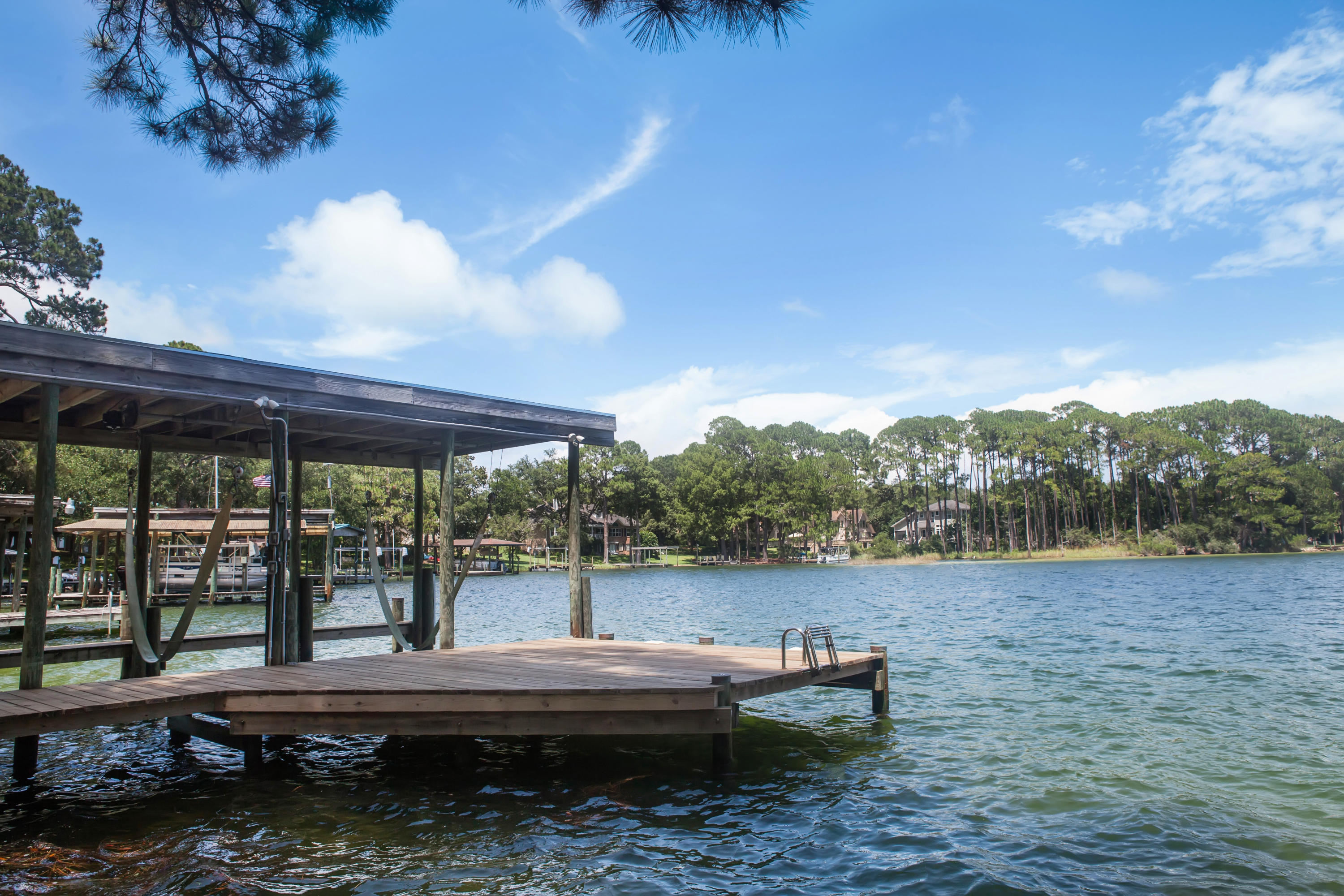 WOODLAND SHORES - Residential