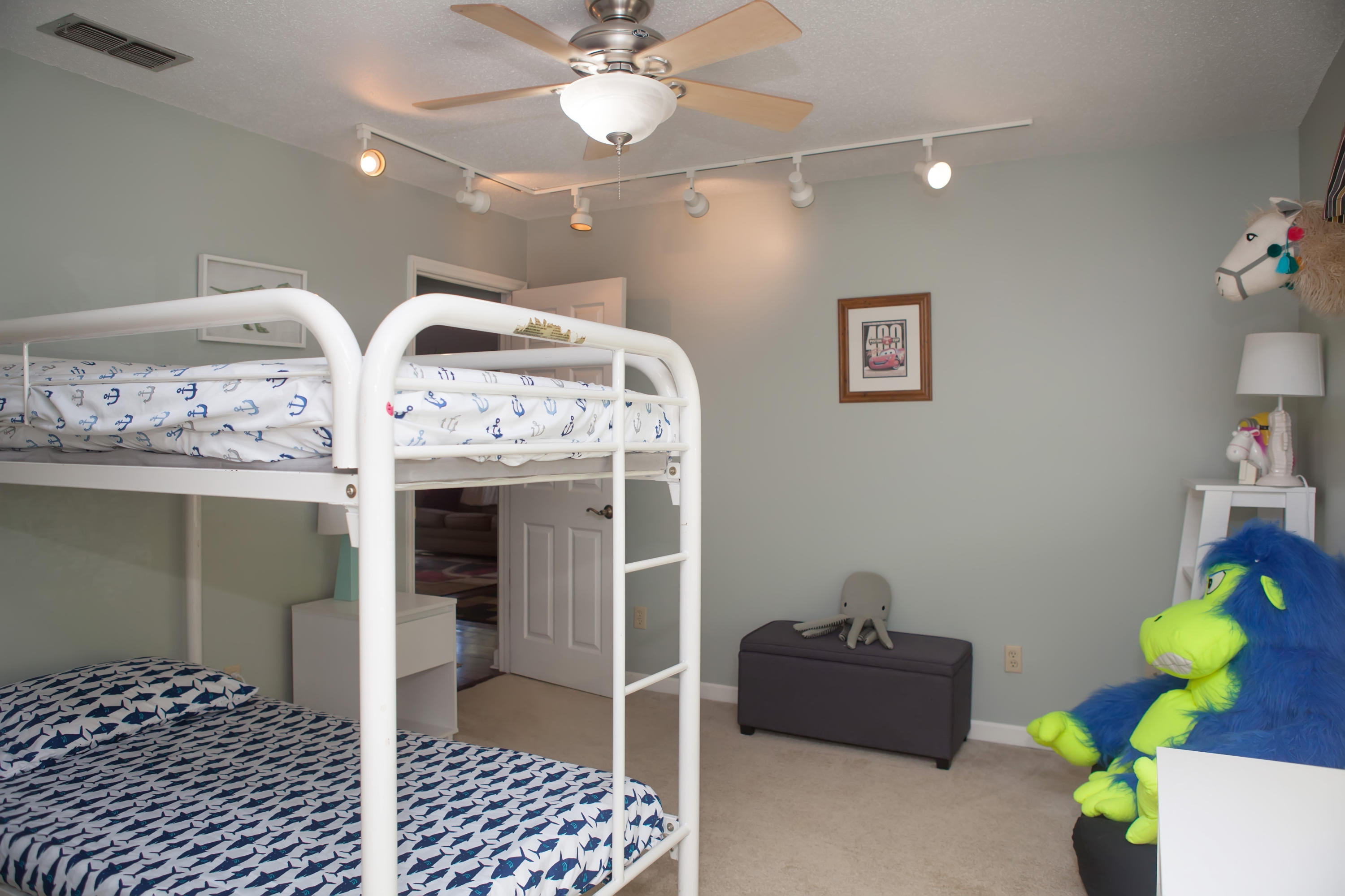 WOODLAND SHORES - Residential