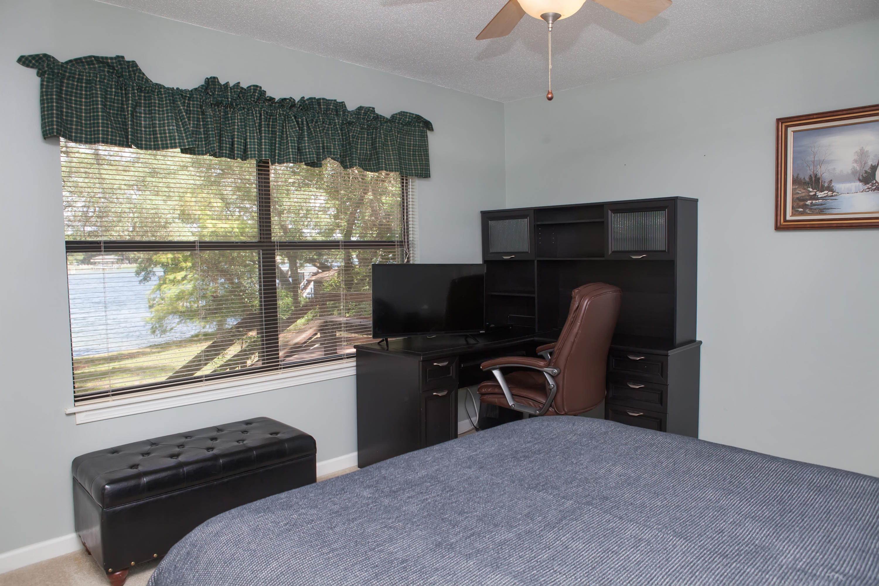 WOODLAND SHORES - Residential