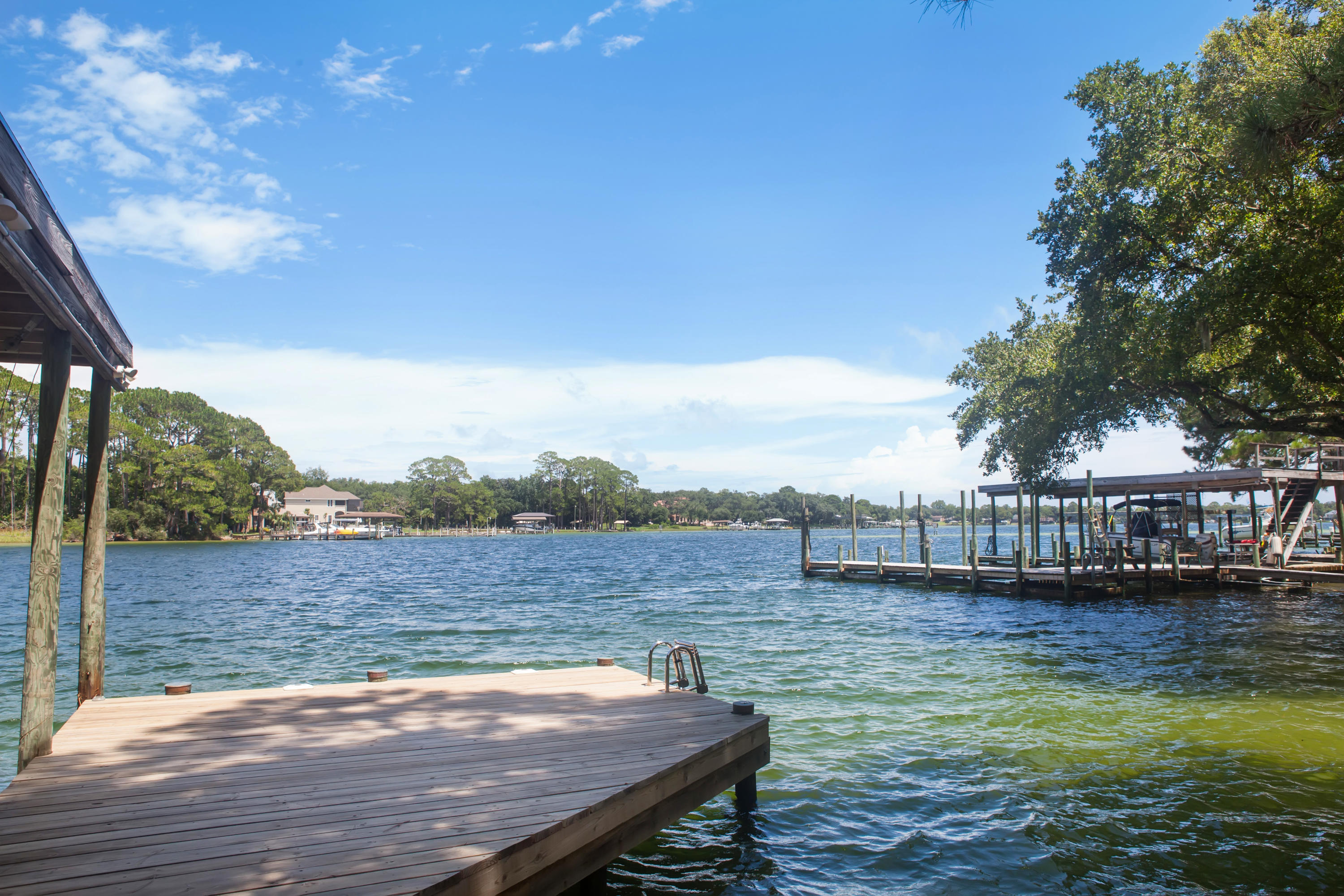 WOODLAND SHORES - Residential