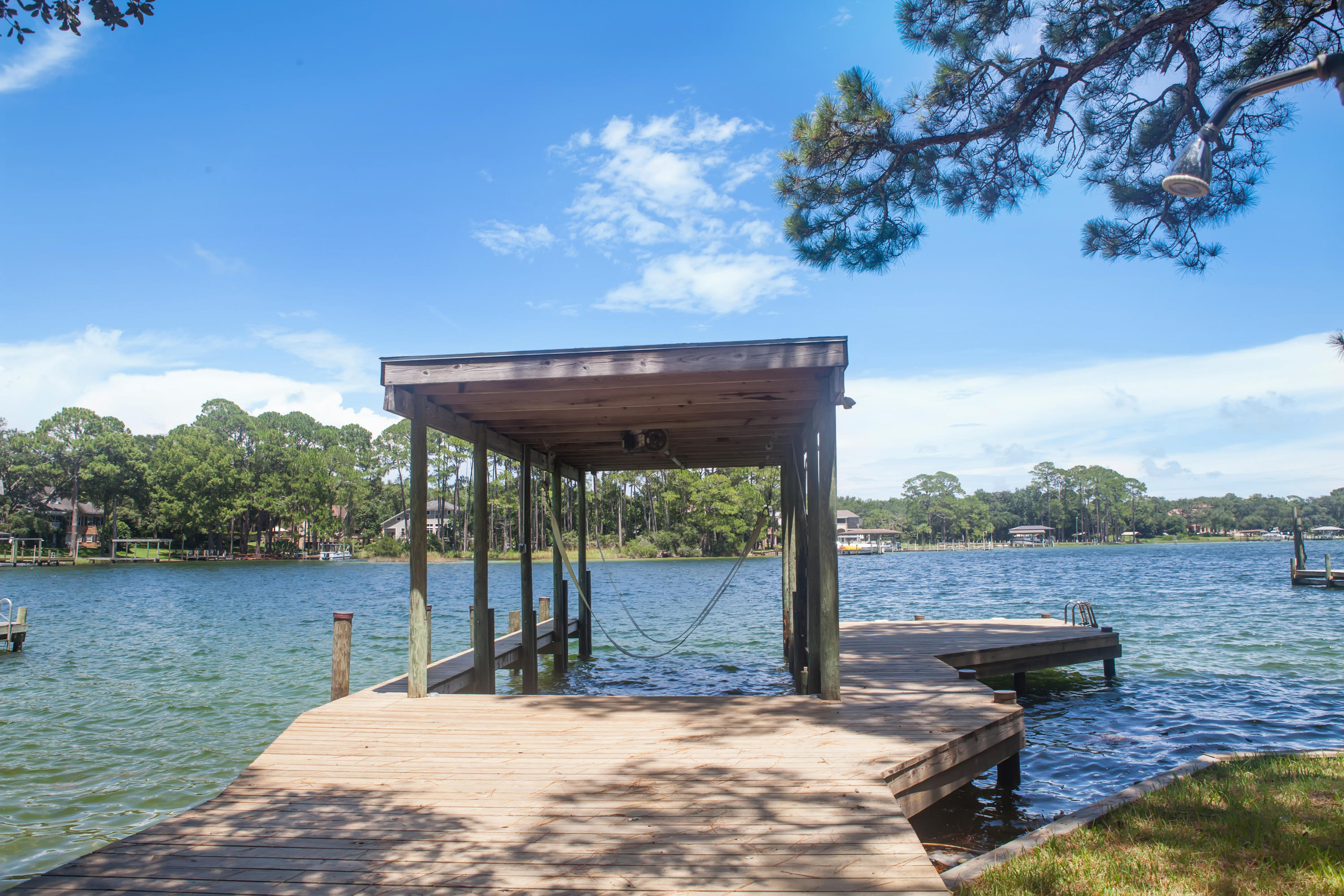 WOODLAND SHORES - Residential