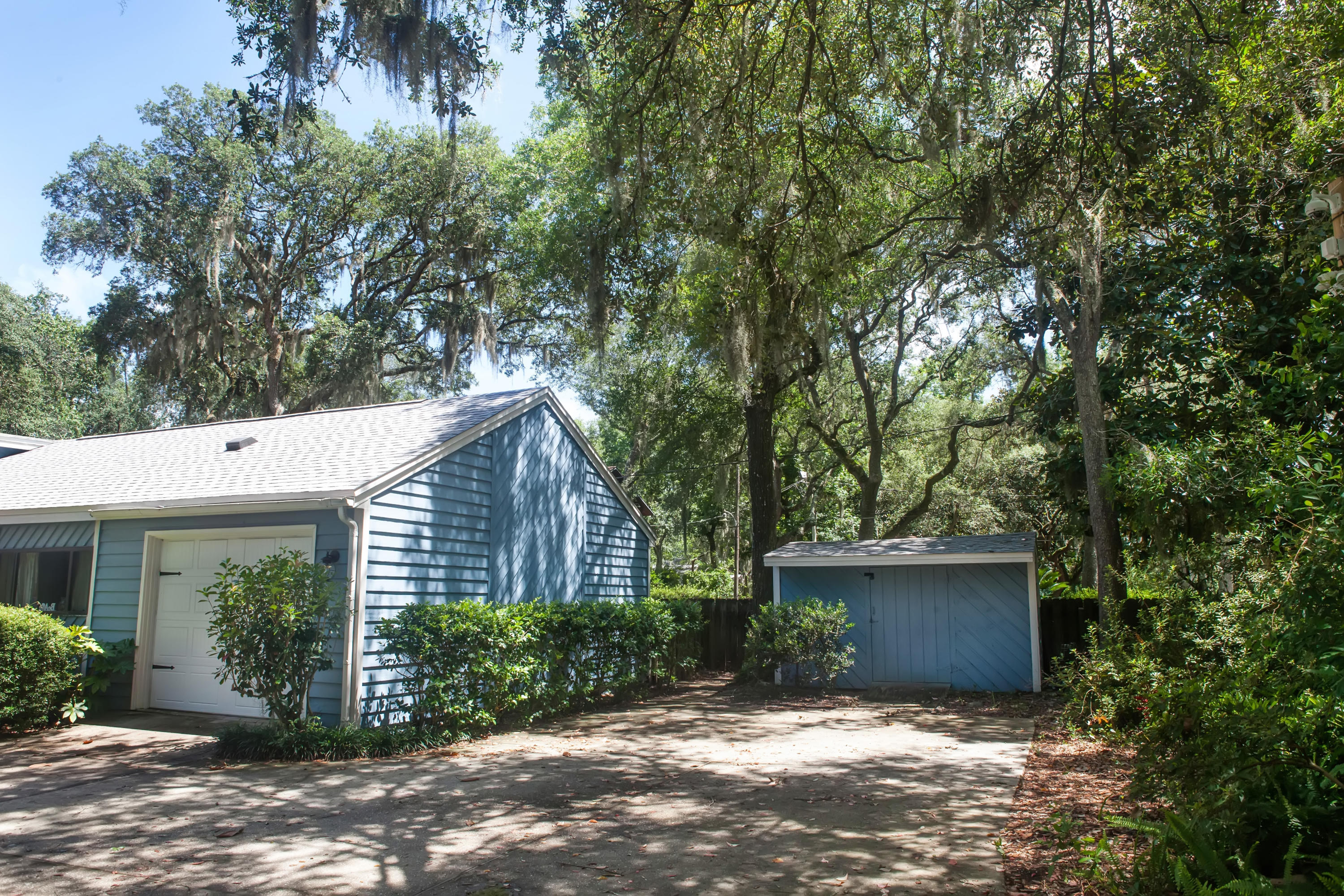 WOODLAND SHORES - Residential