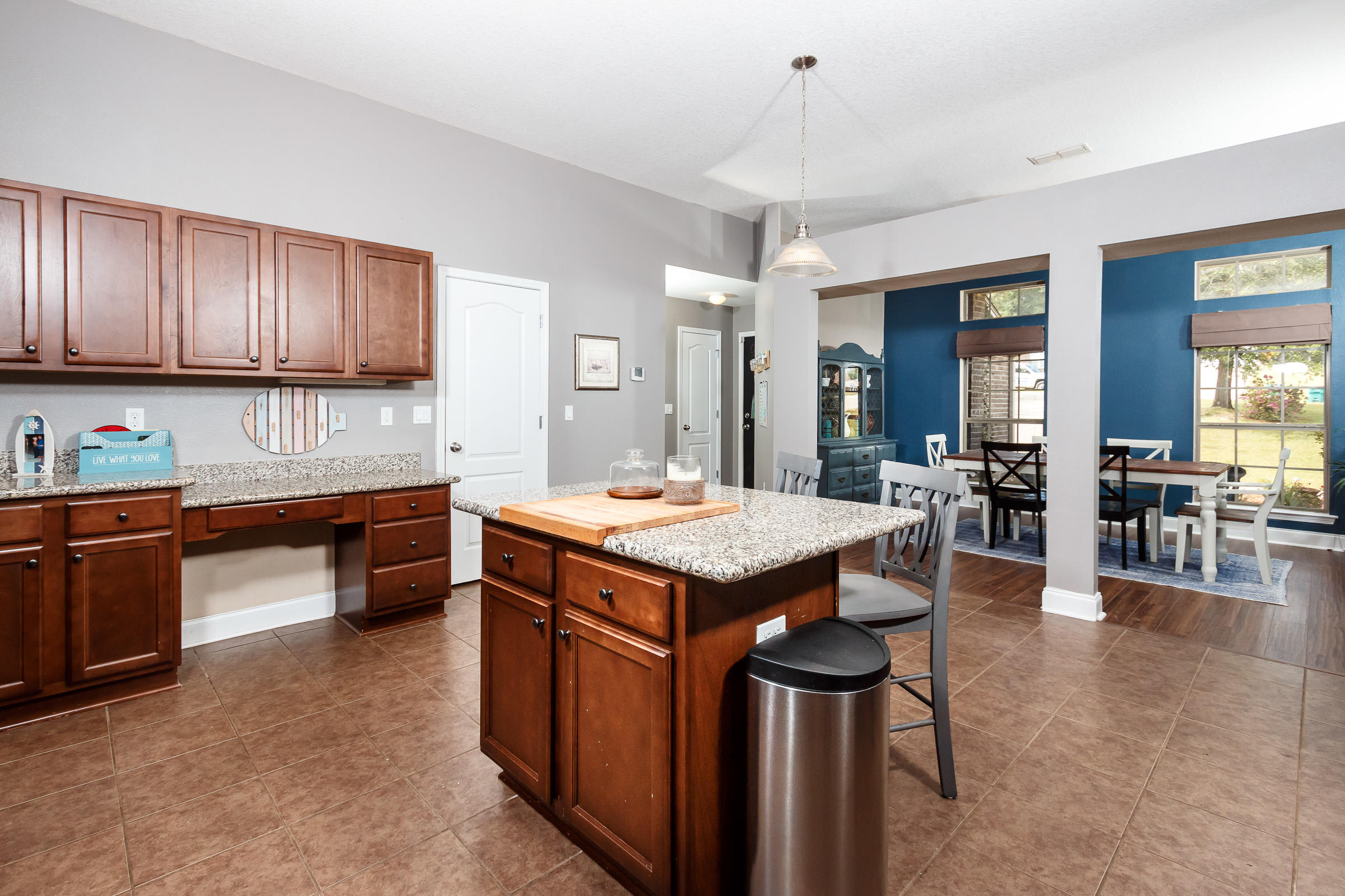 SILVER SPRINGS EST - Residential