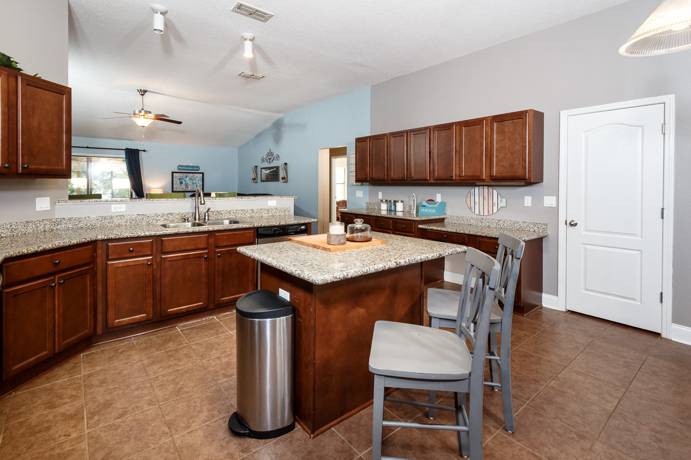 SILVER SPRINGS EST - Residential