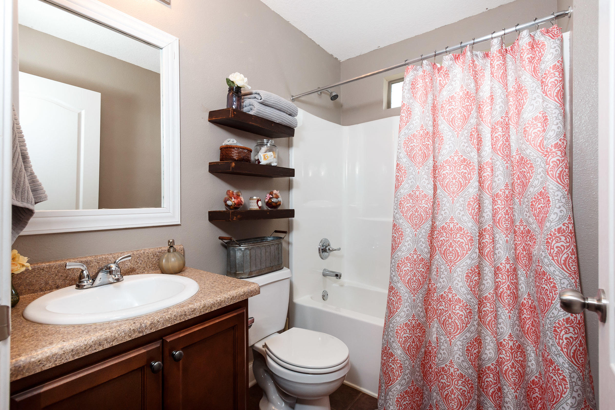 SILVER SPRINGS EST - Residential