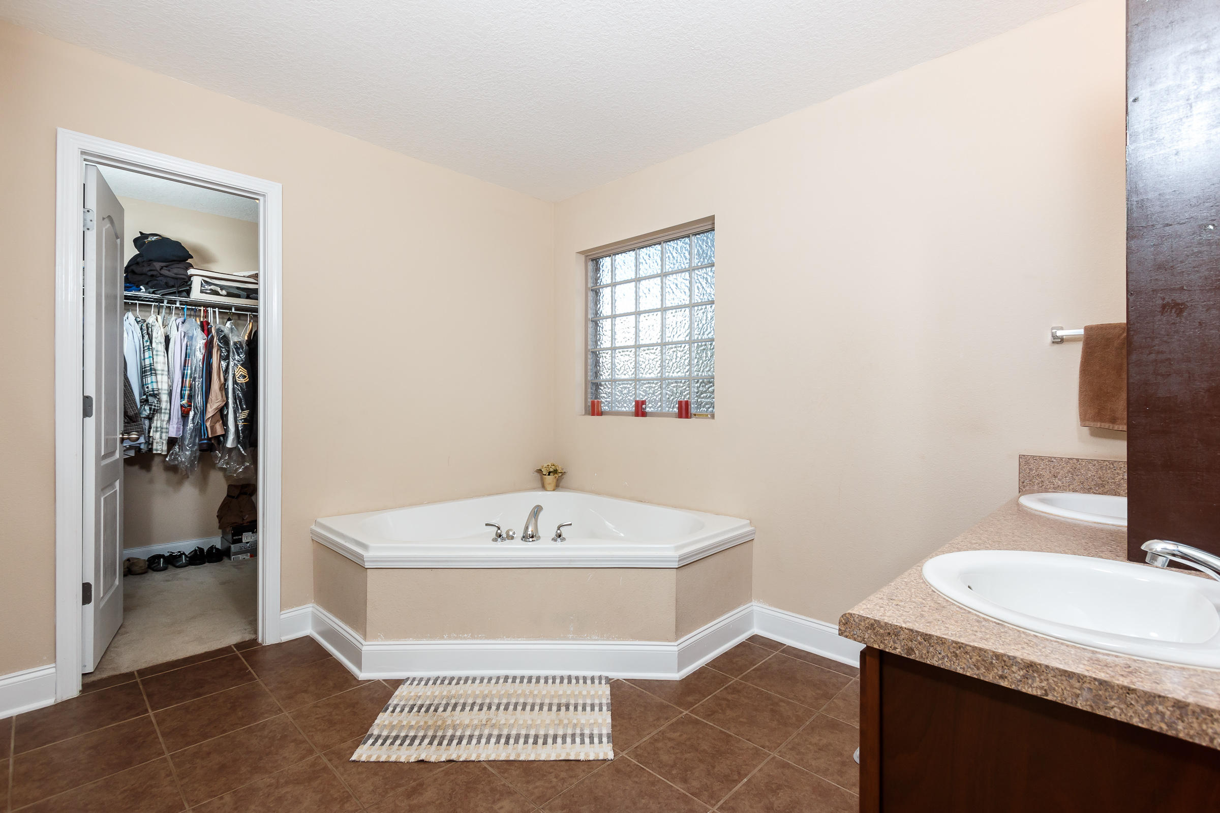 SILVER SPRINGS EST - Residential