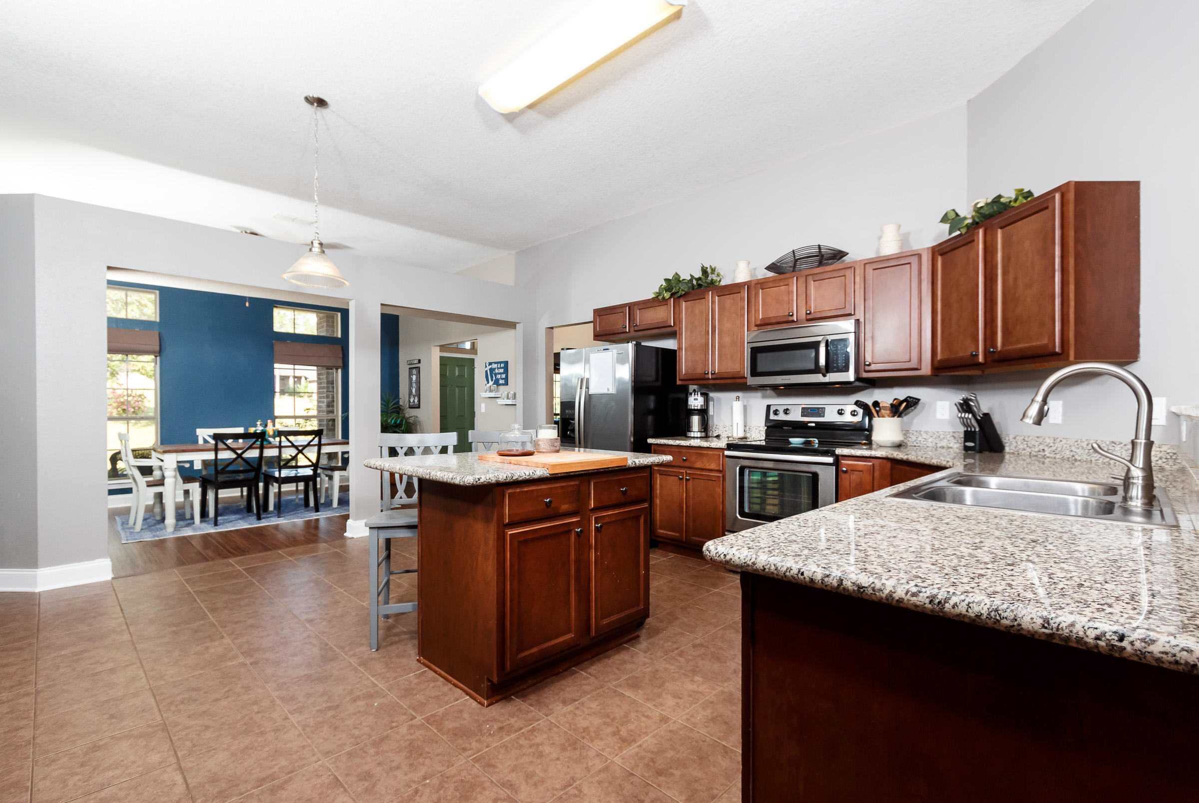 SILVER SPRINGS EST - Residential