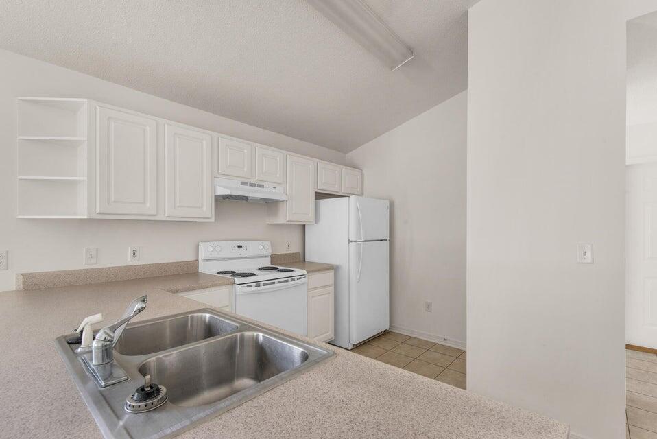SHALIMAR COTTAGES - Residential Lease