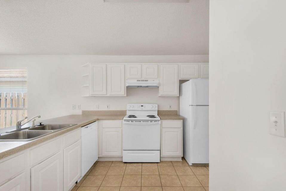 SHALIMAR COTTAGES - Residential Lease