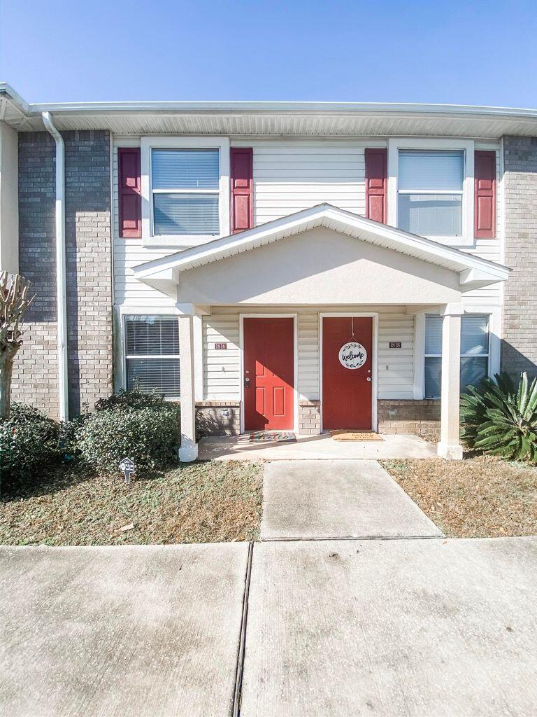 MOVE IN READY... 2bd/2.5bth townhome is located in the Blue Water Bay Area near Eglin Air Force Base. Newer flooring with bar area between Kitchen, Dining, and Living spaces. Open floor plan on 1st floor. Bedrooms upstairs with their own private baths and extra large closets. Enjoy community pool and clubhouse. NO smoking. Pets allowed upon approval with a non-refundable pet fee. Minimum 600 FICO credit score required in addition to meeting applicant rental criteria.