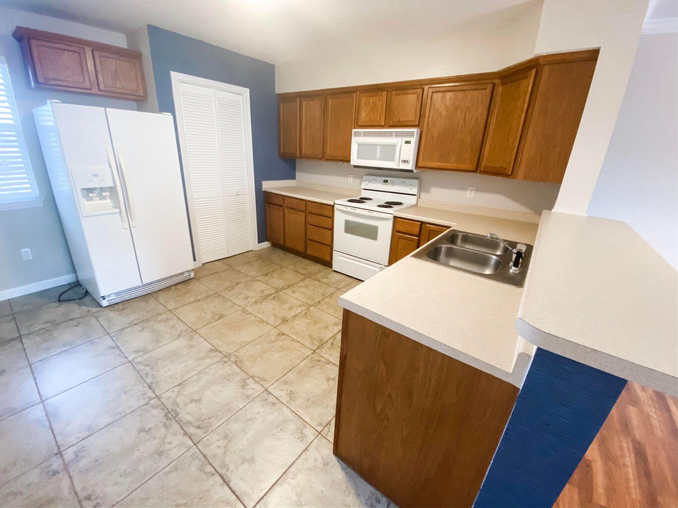SHAY LIN T/H - Residential Lease