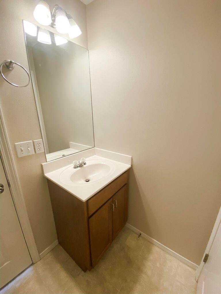 SHAY LIN T/H - Residential Lease