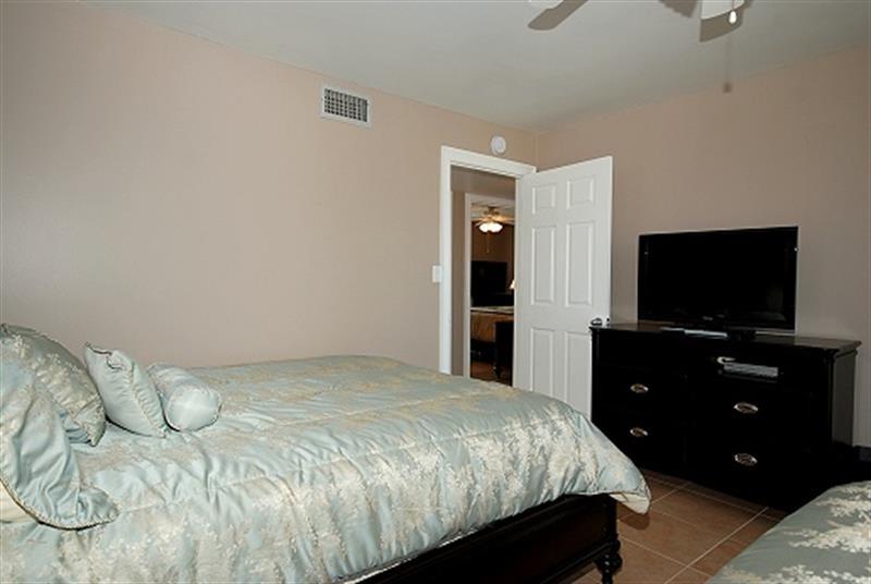 SHORELINE TOWERS 3 - Residential