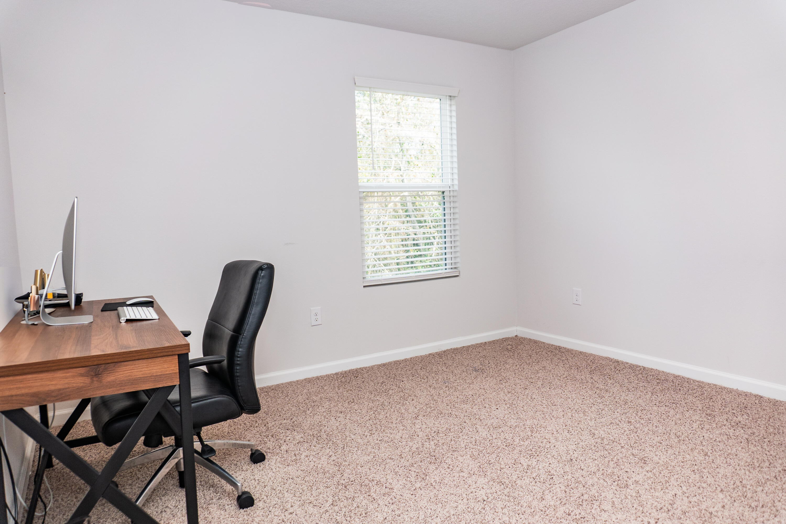 LAKERIDGE EST - Residential Lease