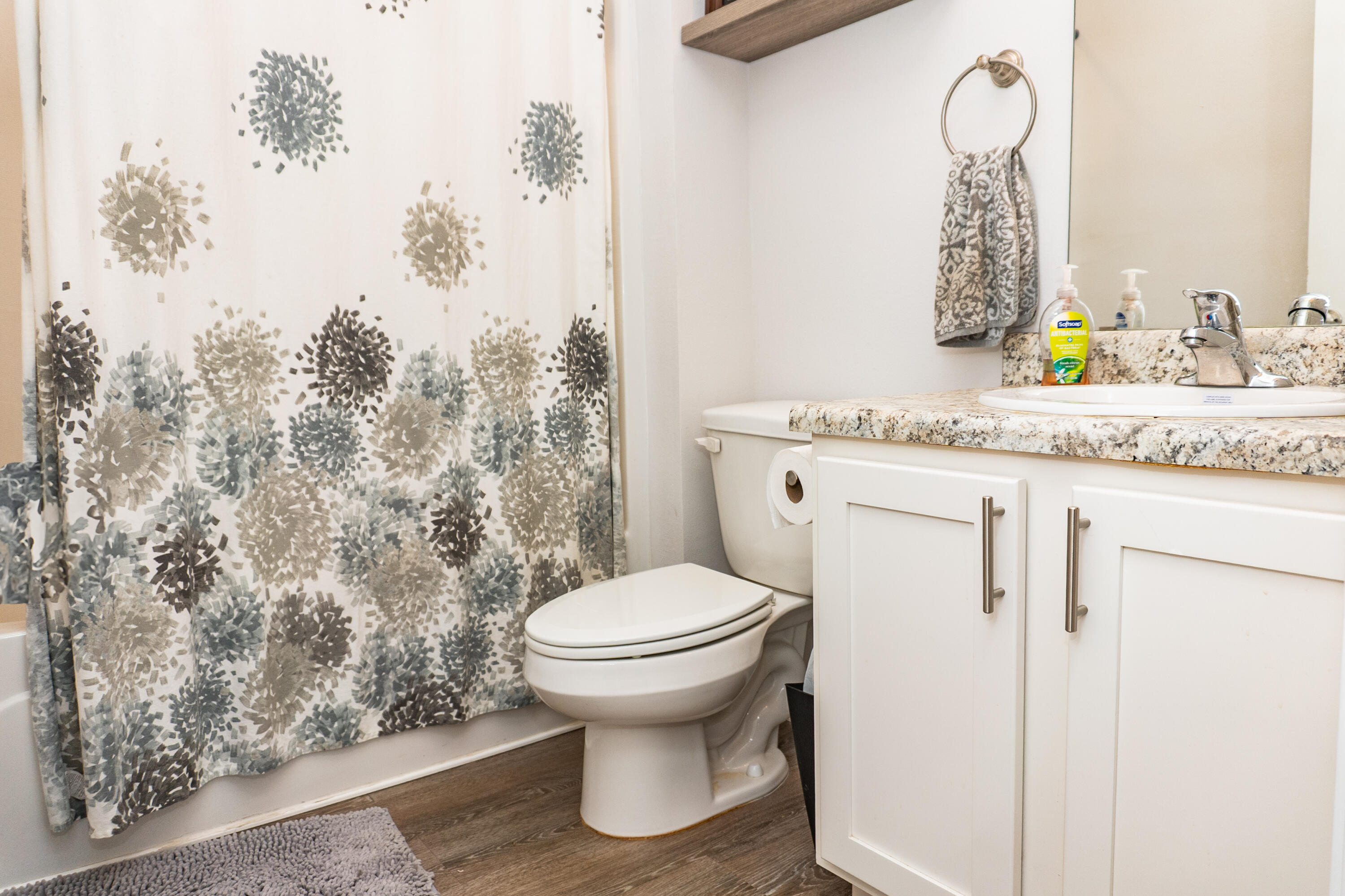 LAKERIDGE EST - Residential Lease