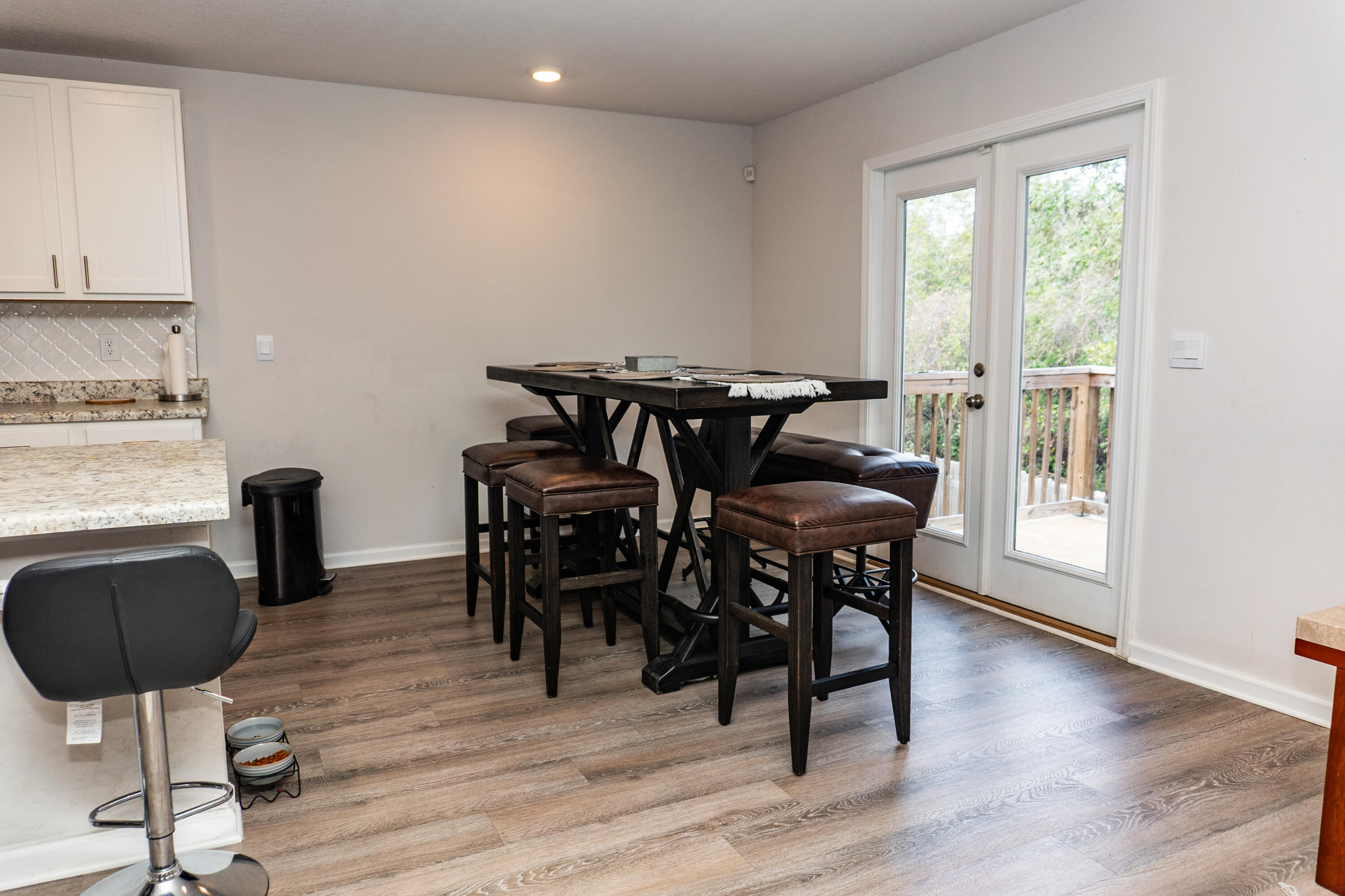 LAKERIDGE EST - Residential Lease