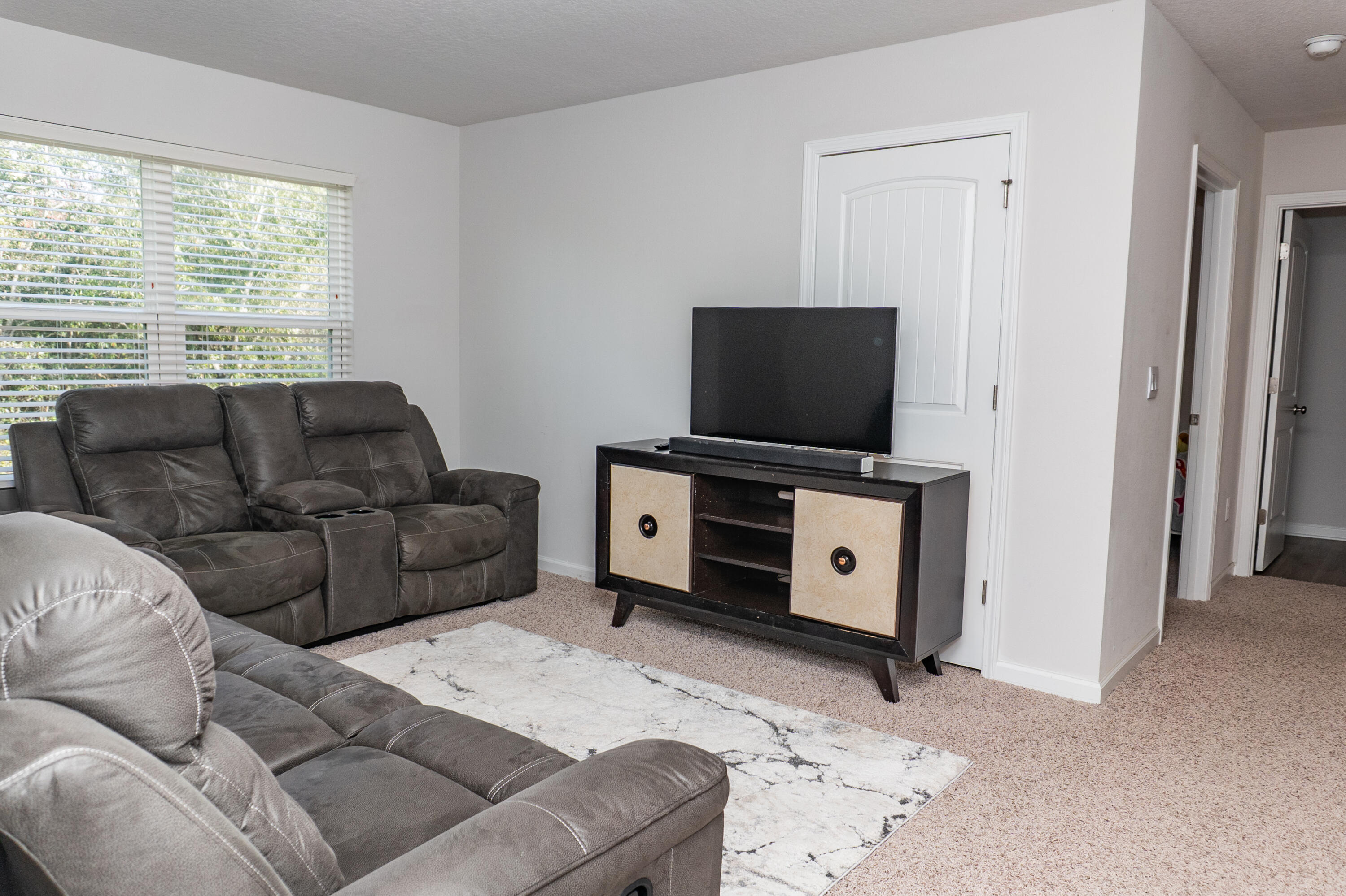 LAKERIDGE EST - Residential Lease