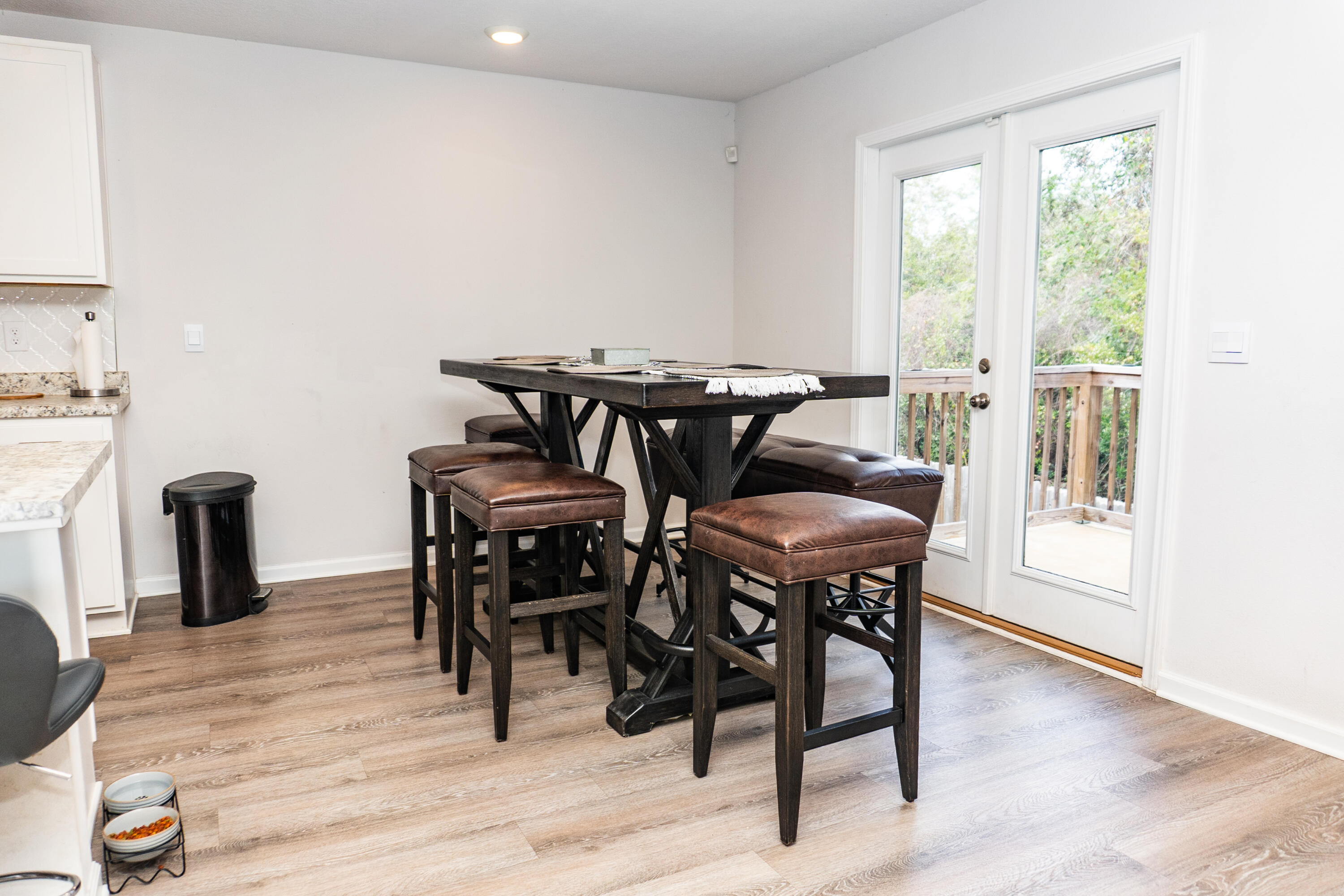 LAKERIDGE EST - Residential Lease