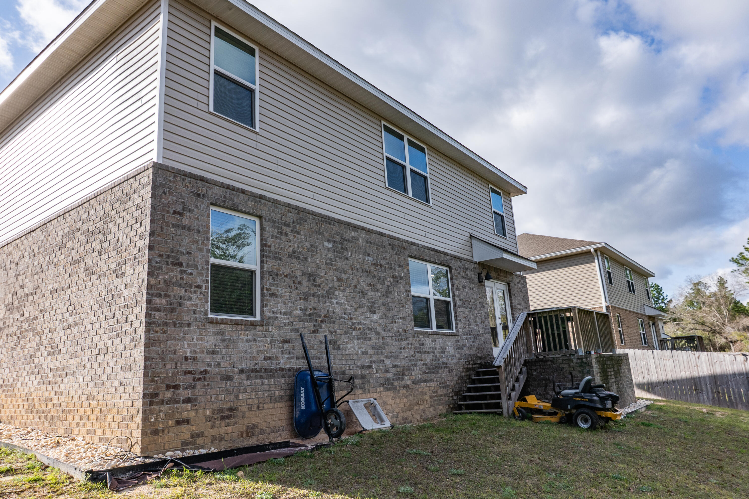 LAKERIDGE EST - Residential Lease