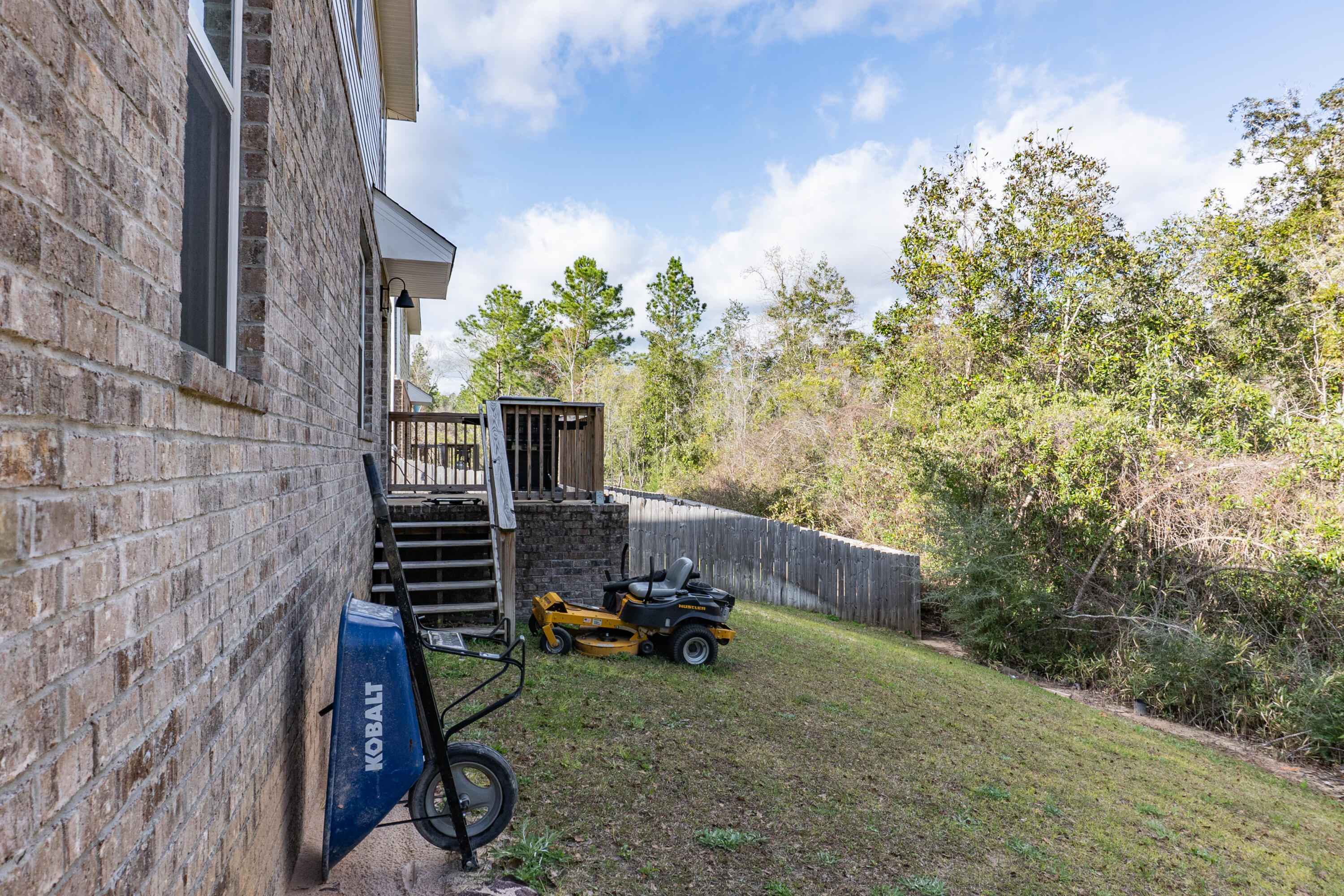 LAKERIDGE EST - Residential Lease