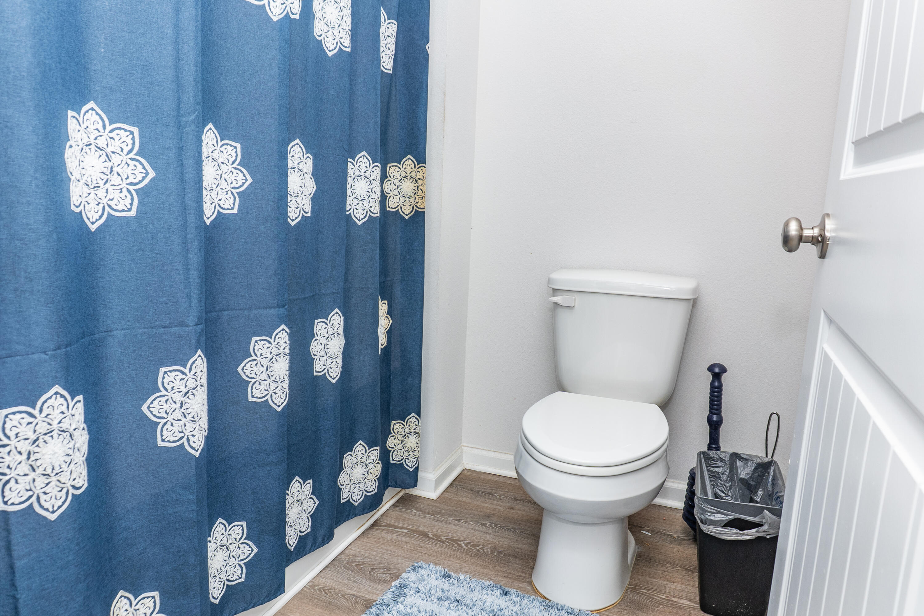 LAKERIDGE EST - Residential Lease