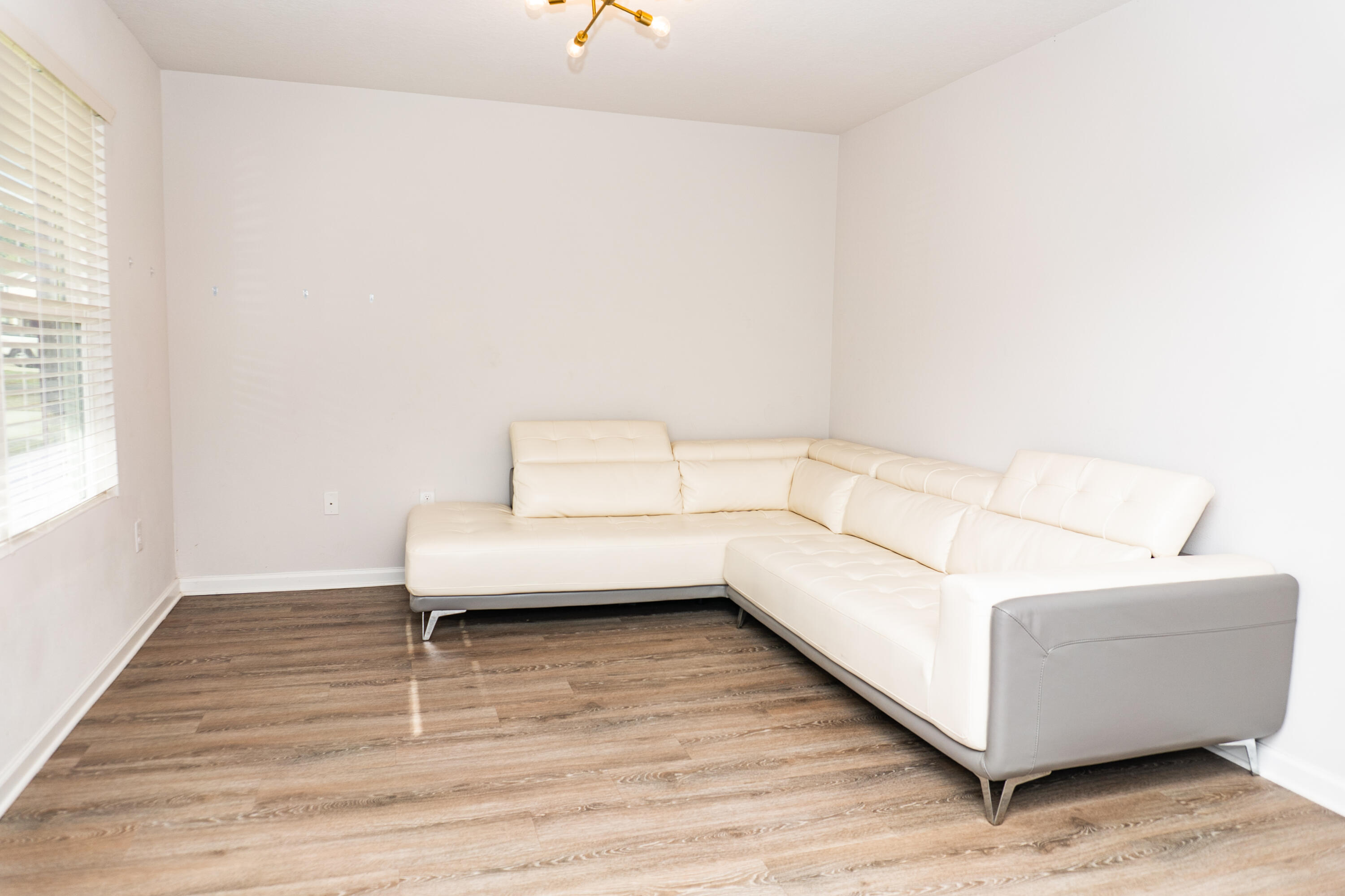 LAKERIDGE EST - Residential Lease