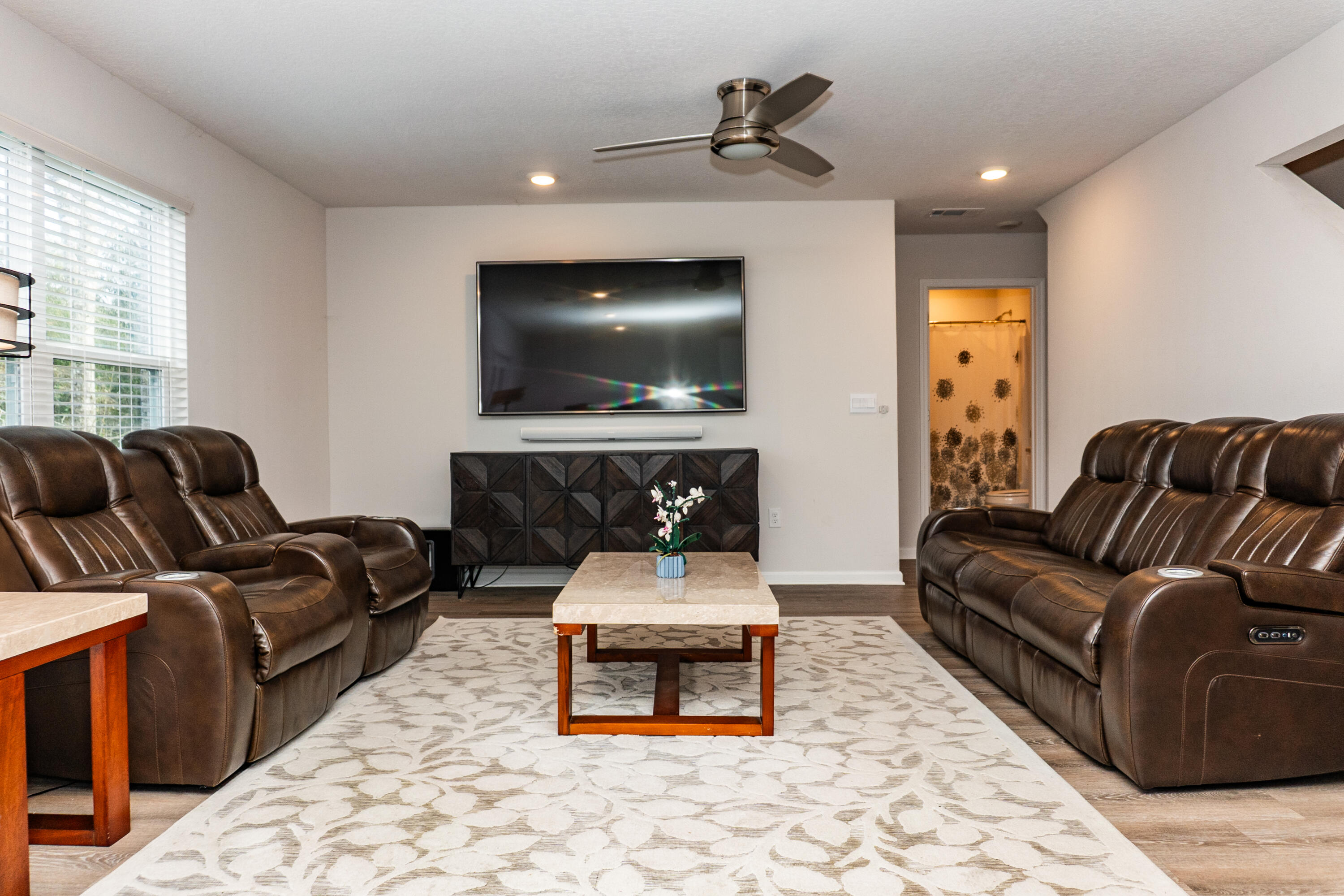 LAKERIDGE EST - Residential Lease