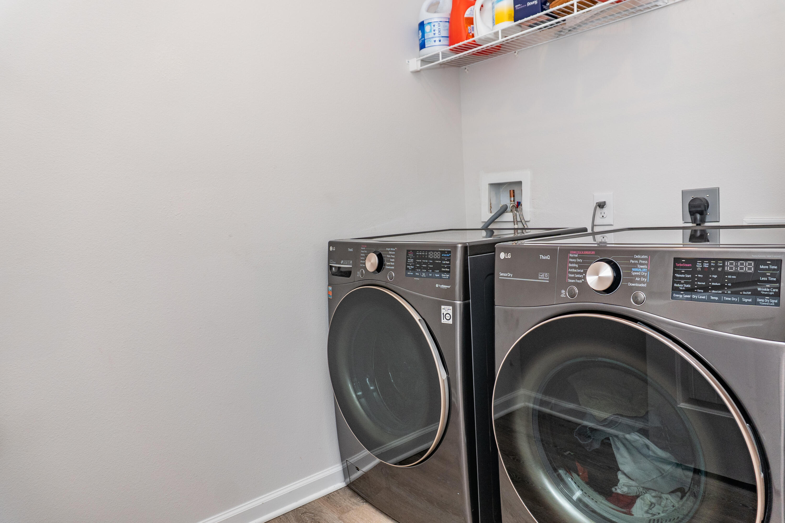 LAKERIDGE EST - Residential Lease