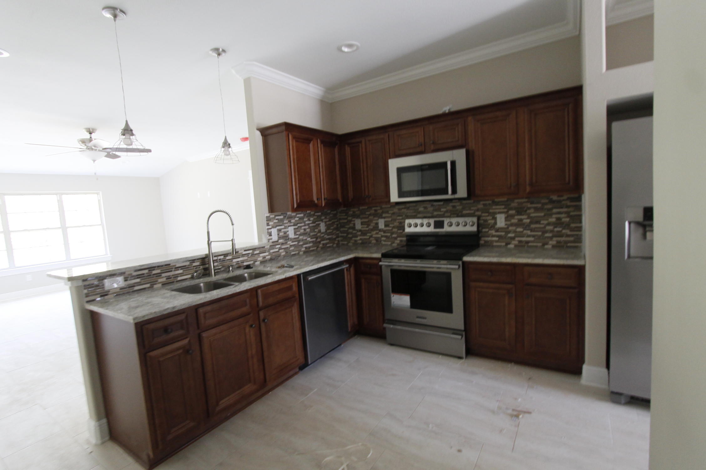 CRESCENT SHORES - Residential