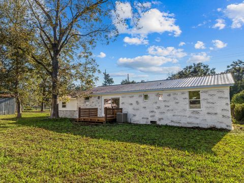 A home in DeFuniak Springs