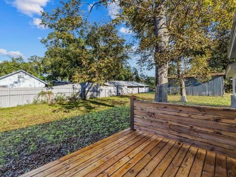 A home in DeFuniak Springs