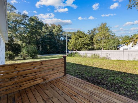 A home in DeFuniak Springs