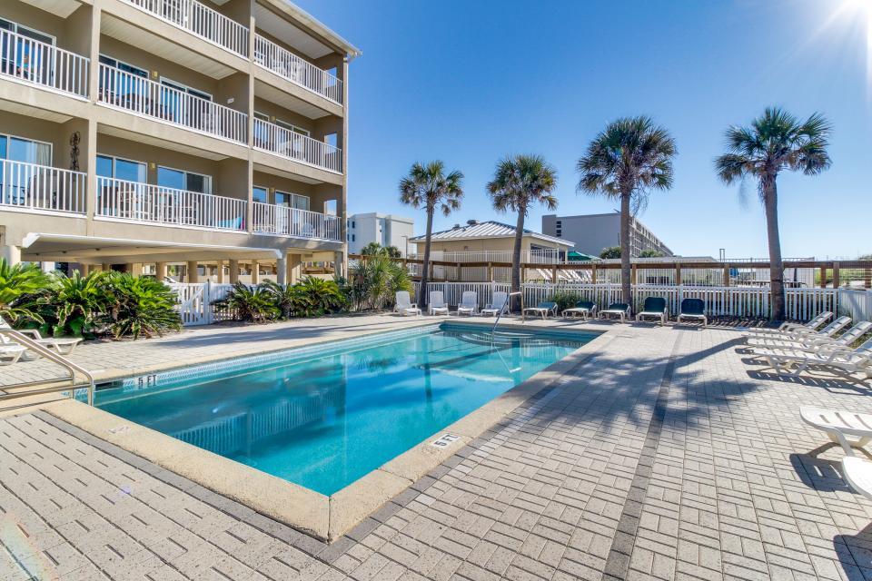 VERANDA CONDO - Residential