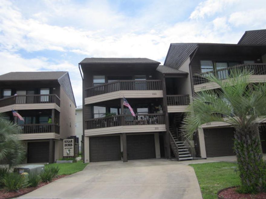 Beautiful Sound View from this 2 bedroom, 2 bathroom top floor unit. Two car tandem garage. Association fees include building insurance, termite bond, garbage pickup and exterior maintenance. Located on the end of a quiet street on Navarre Beach