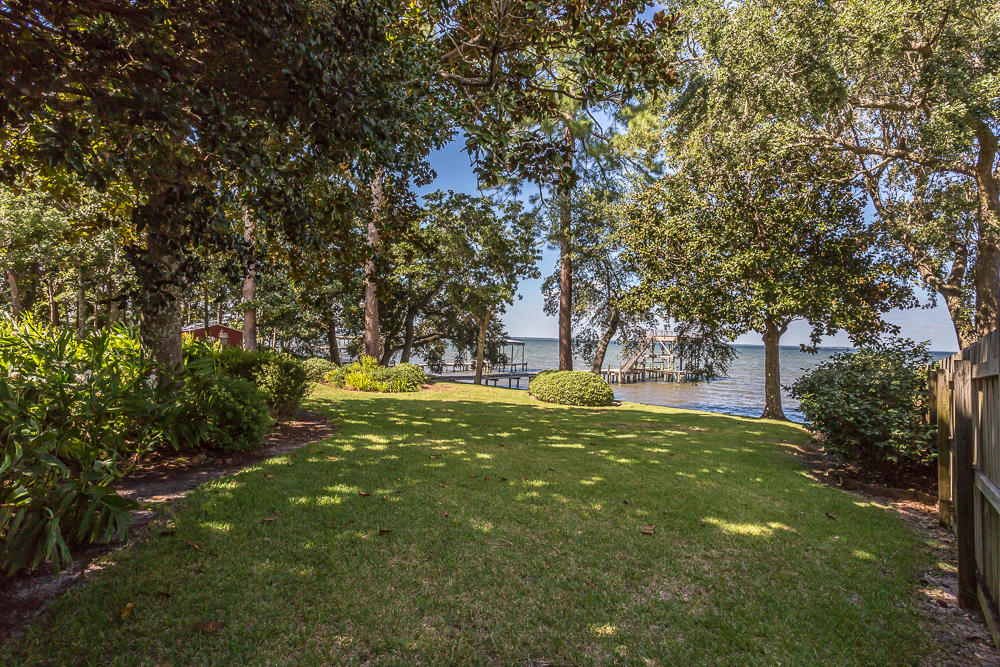 BAY WOODS - Residential