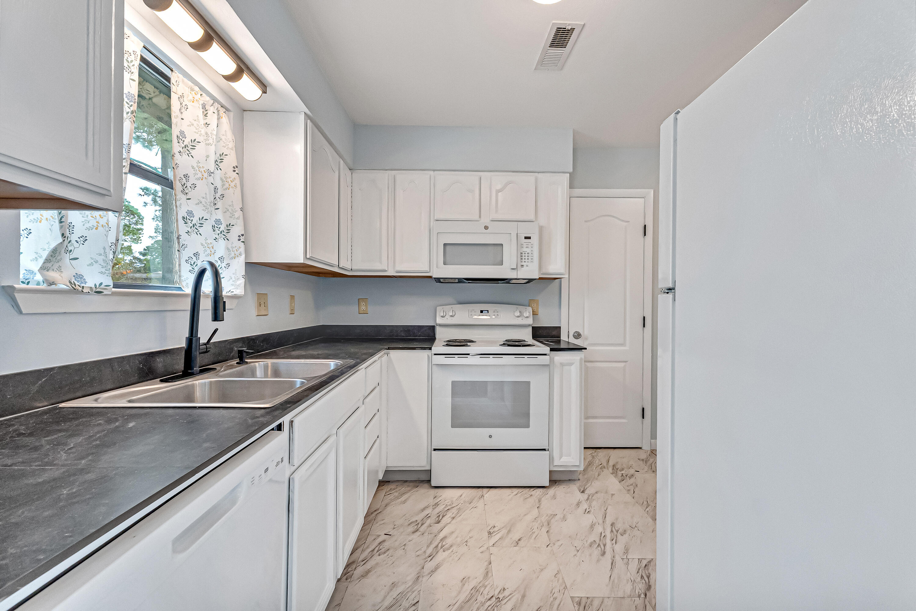 PINE MEADOWS - Residential