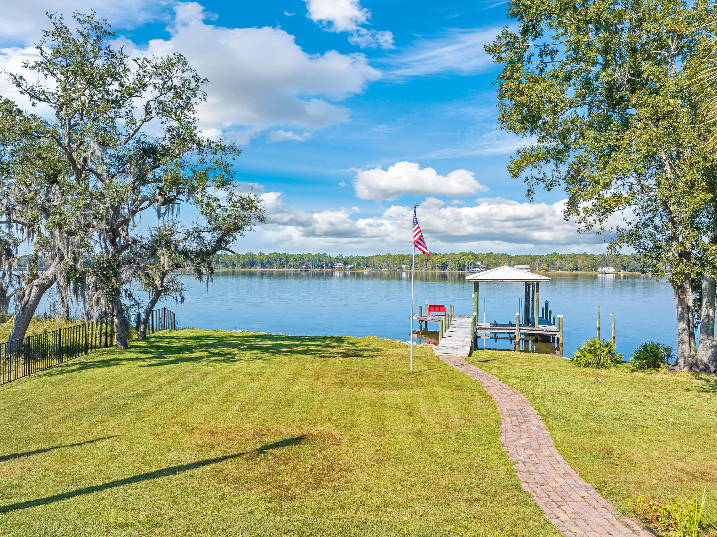 LAGRANGE COVE - Residential