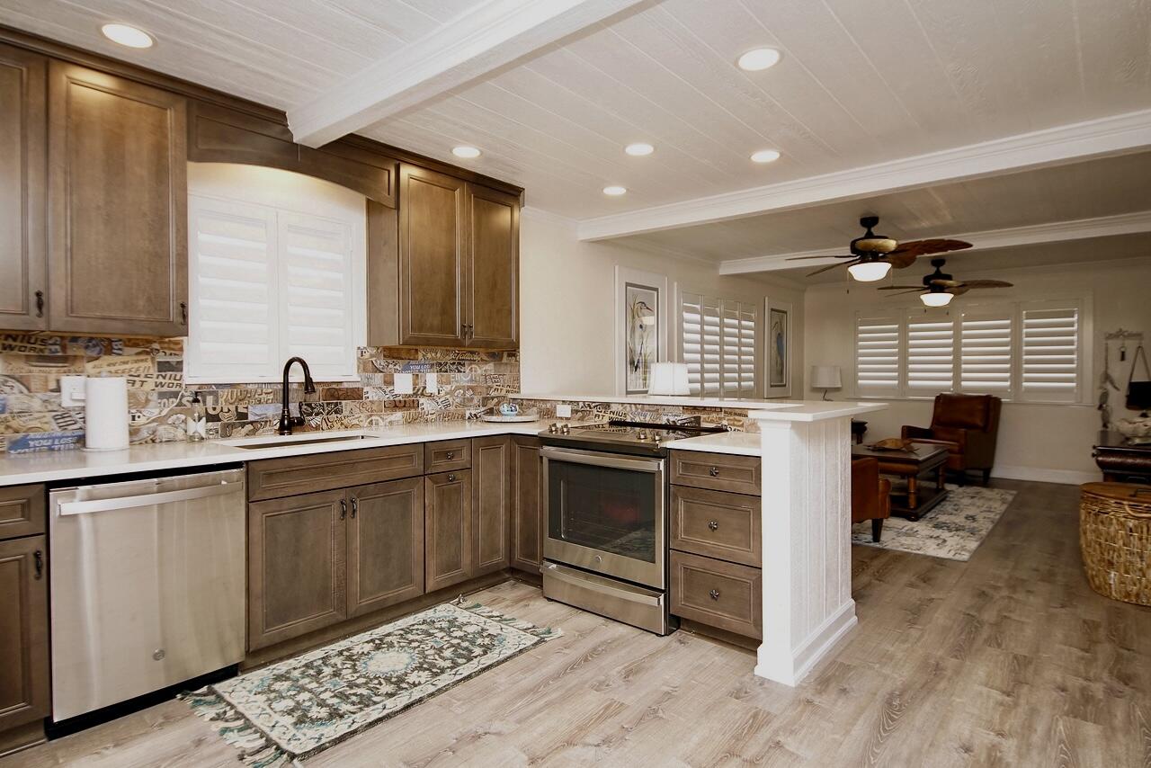 BAYVIEW WATERS CONDO - Residential