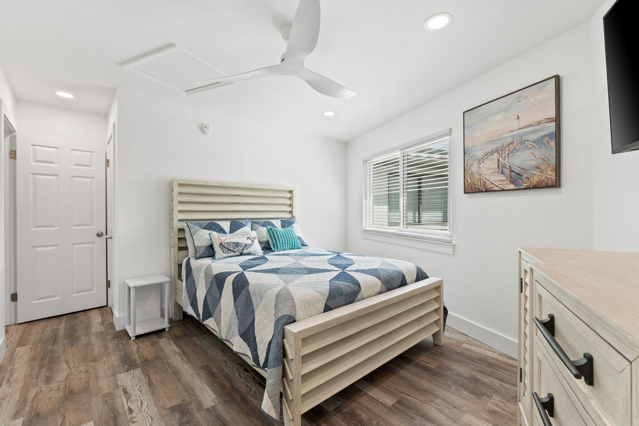 CRYSTAL VILLAGE CONDO PH 2 - Residential